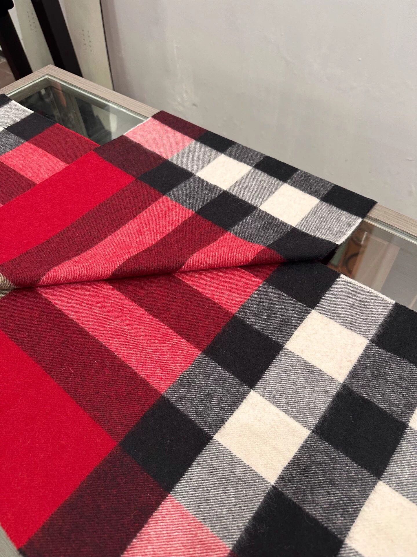 Burberry Burberry red check cashmere fringe scarf Size ONE SIZE - 6 Thumbnail