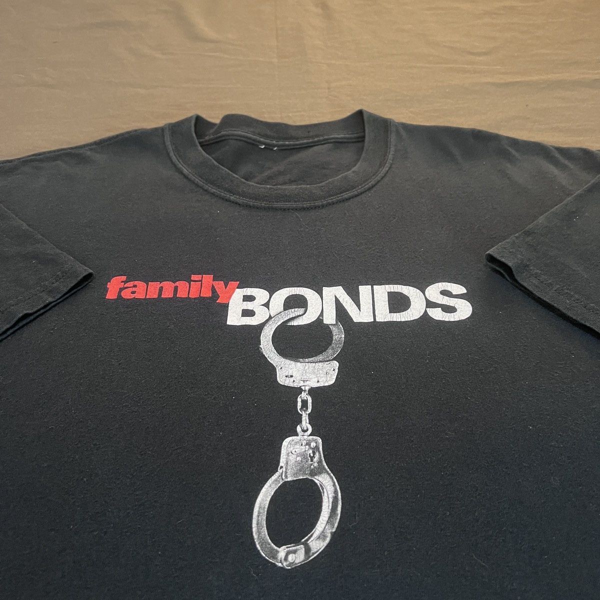 Vintage Y2K Family Bonds HBO TV Series Tee XL Faded