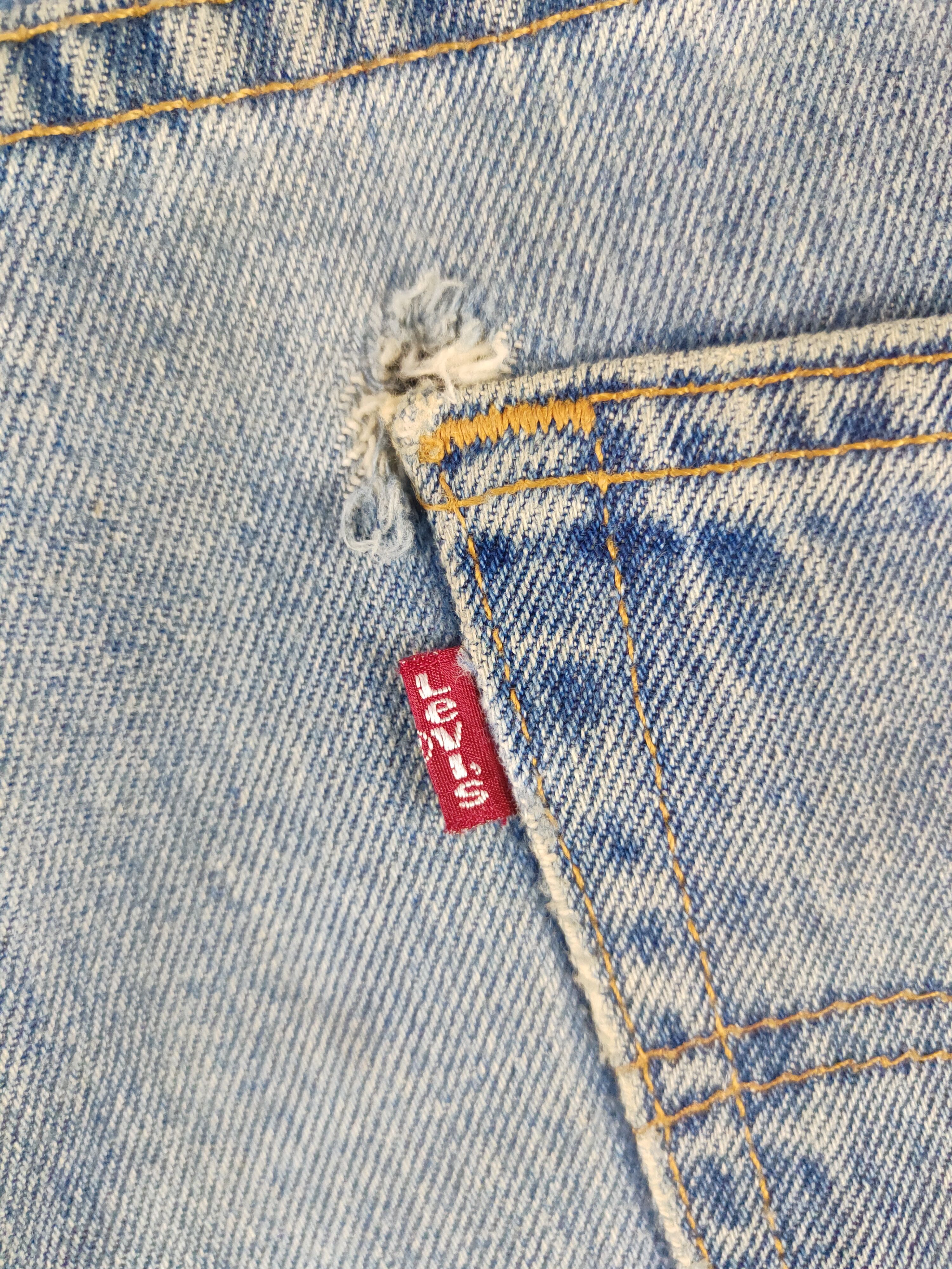 Levi's 550 Levi's Blue Distressed Ripped denim Jeans #S2837 Size US 35 - 10 Thumbnail