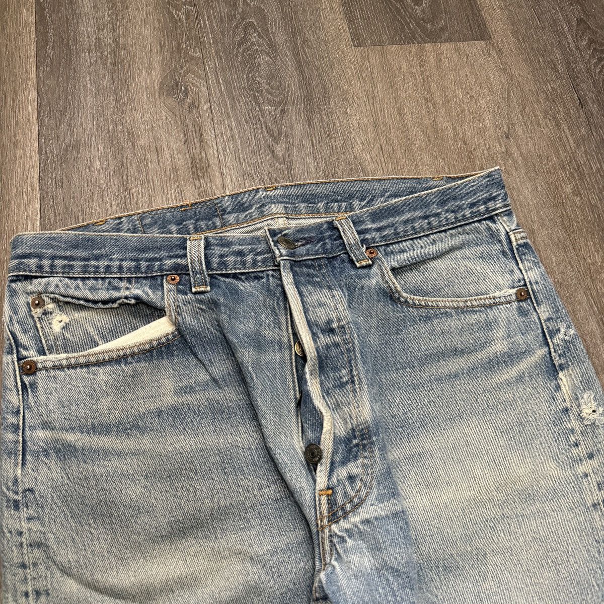 Levi's × StraightFaded × Vintage Crazy Vintage 80s Levi’s 501 button fly faded and worn jeans Size US 34 / EU 50 - 5 Thumbnail
