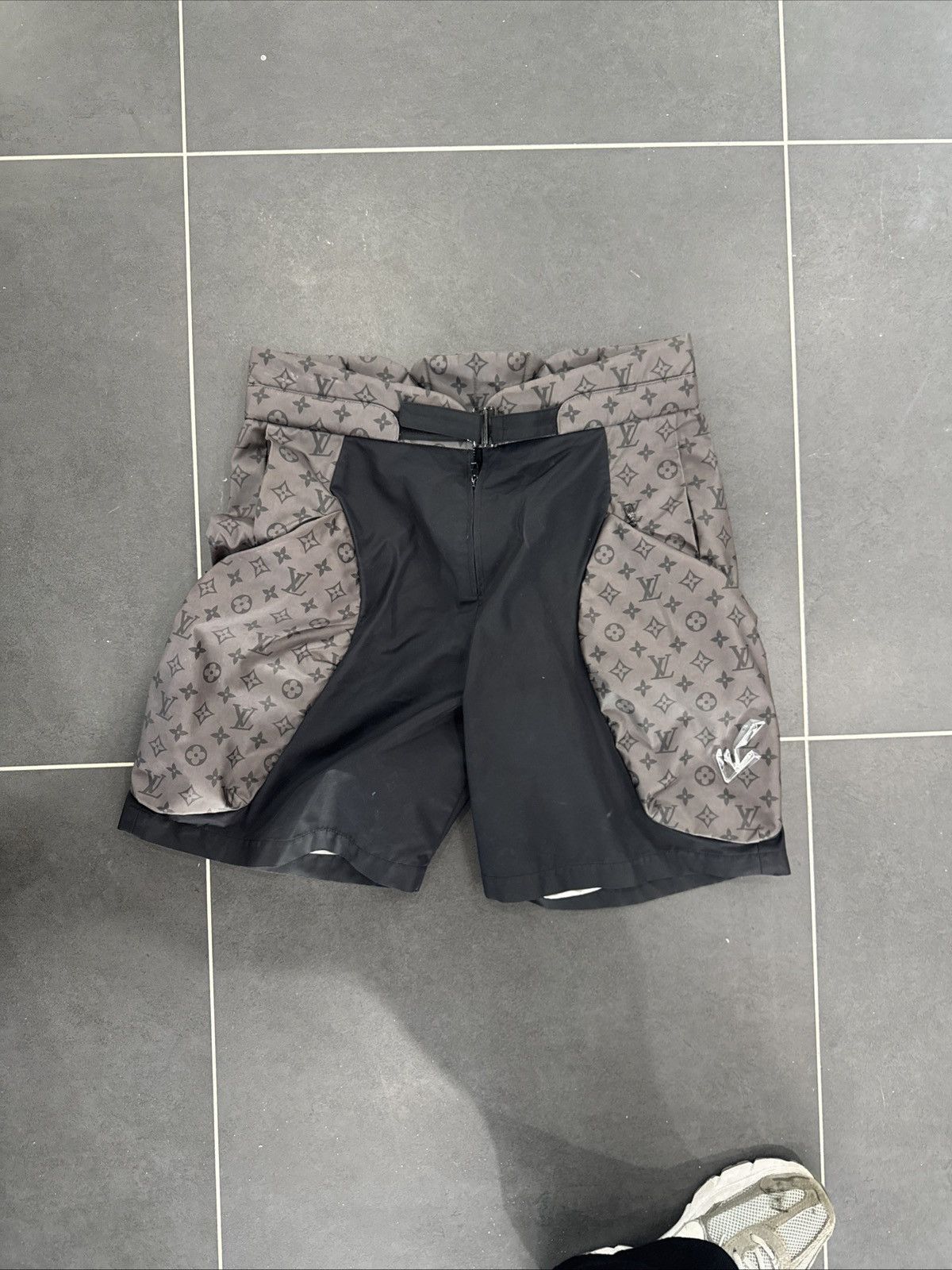 Louis Vuitton louis vuitton Grey 2054 Monogram Padded Shorts Size US 36 / EU 52 - 1 Thumbnail