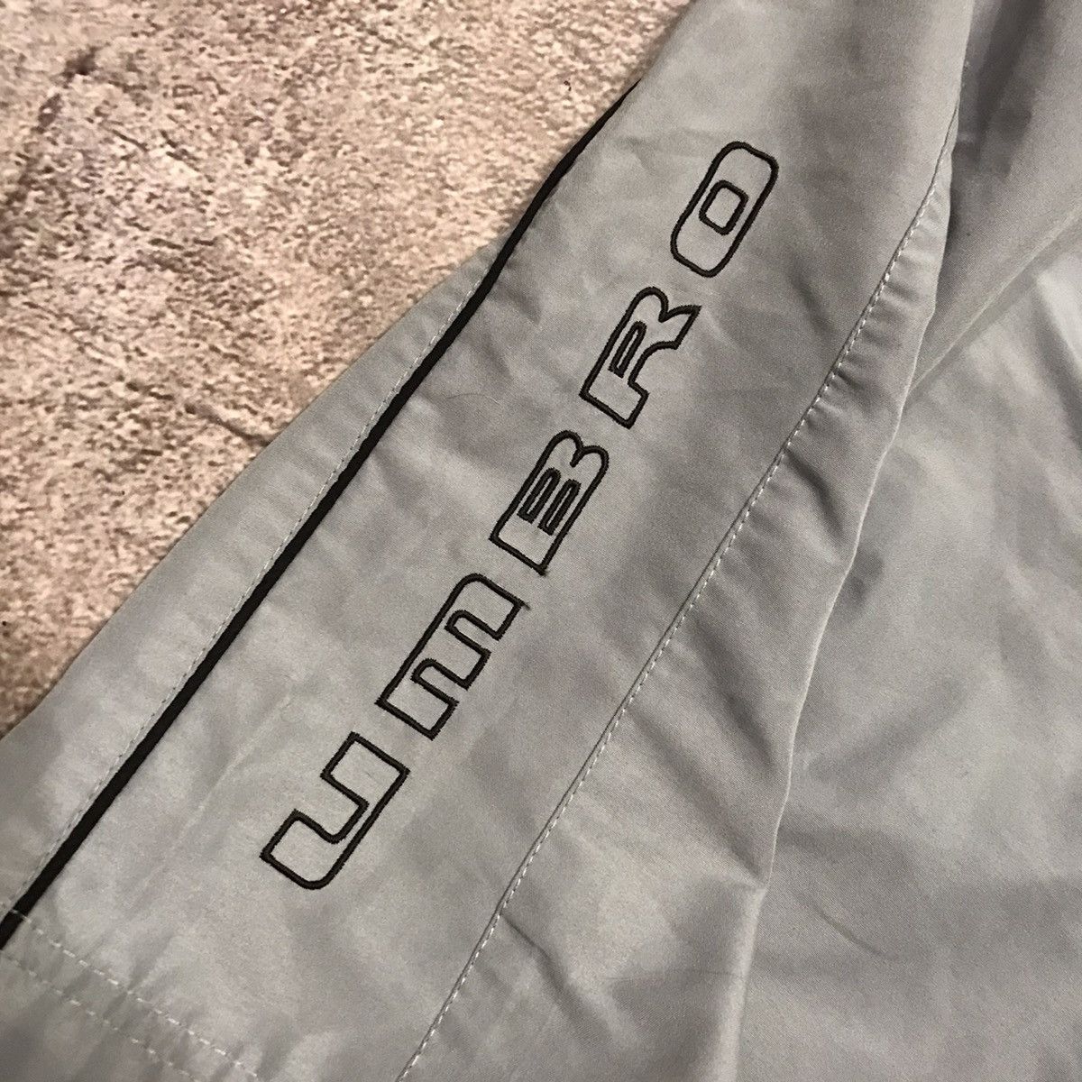Umbro vintage Umbro nylon shorts swoosh streetwear japan Y2K Size US 32 / EU 48 - 5 Thumbnail