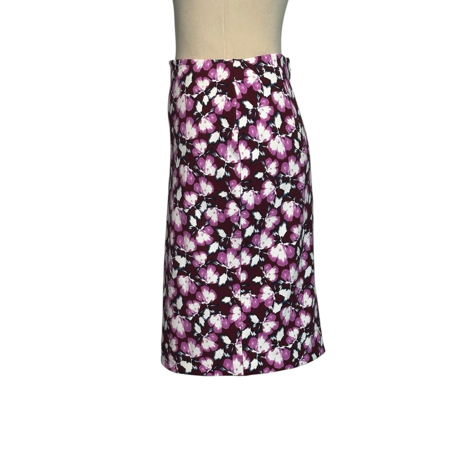 Banana Republic Banana Republic wine floral pencil skirt size 00P Size 26" / US 2 / IT 38 - 14 Thumbnail