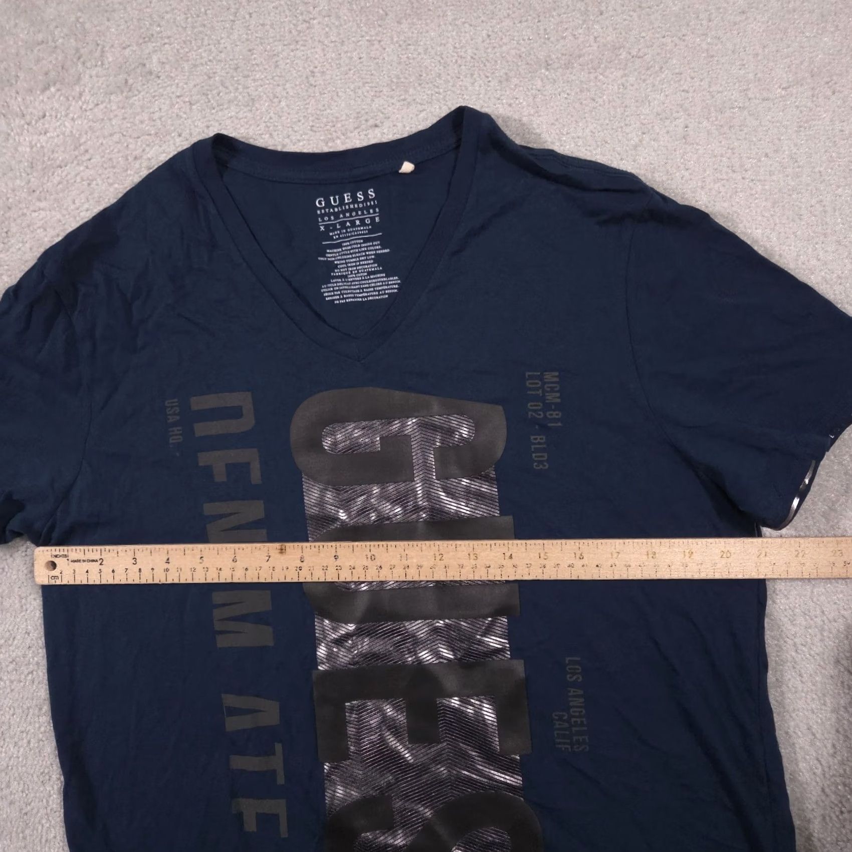 Guess VINTAGE GUESS Los Angeles Mens Short Sleeve T-Shirt XL Blue Silver Cotton V-Neck Size US XL / EU 56 / 4 - 6 Thumbnail