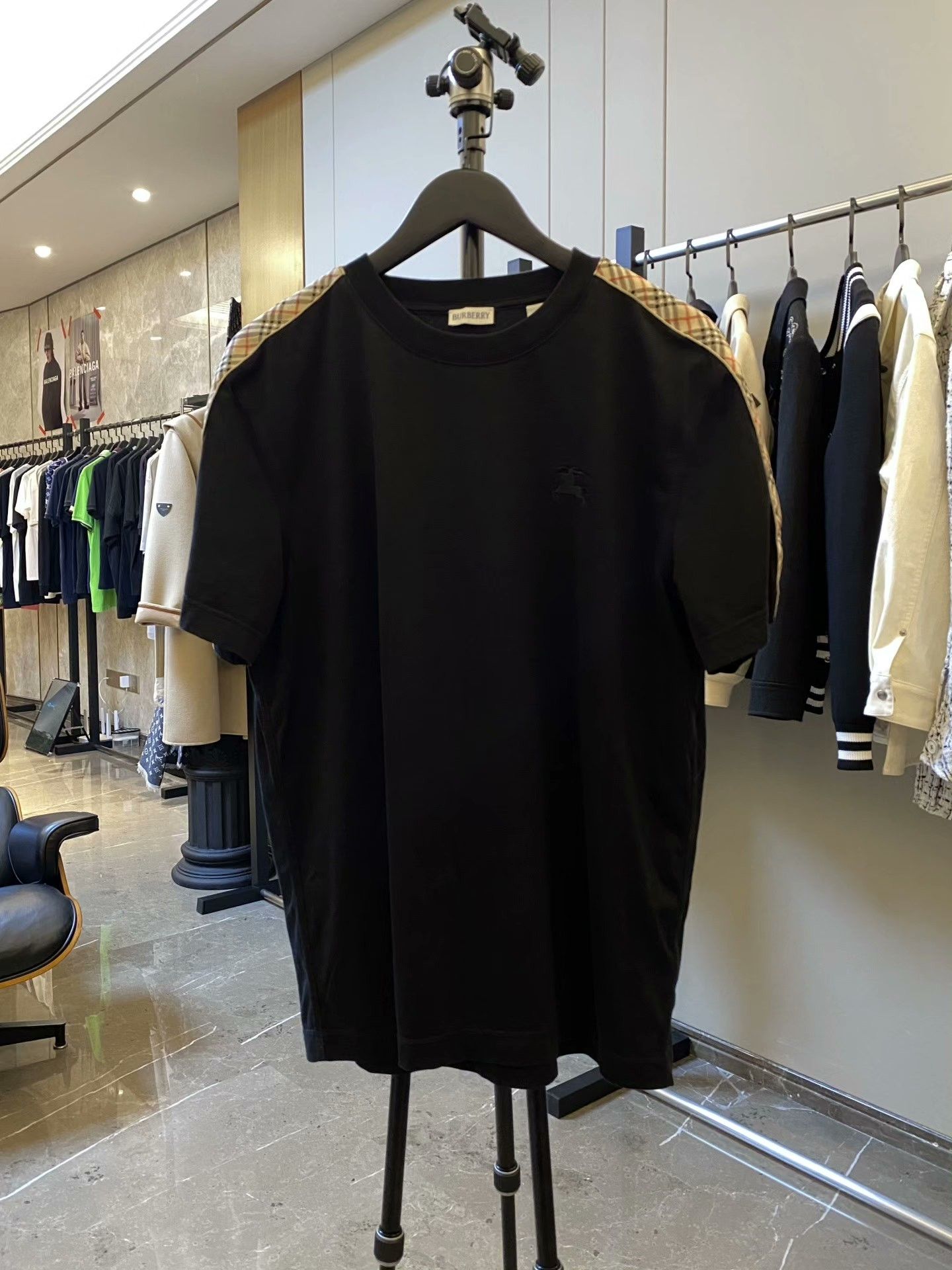 Burberry Burberry Embroidered Plaid Black T-Shirt xl Men Size US XL / EU 56 / 4 - 1 Thumbnail
