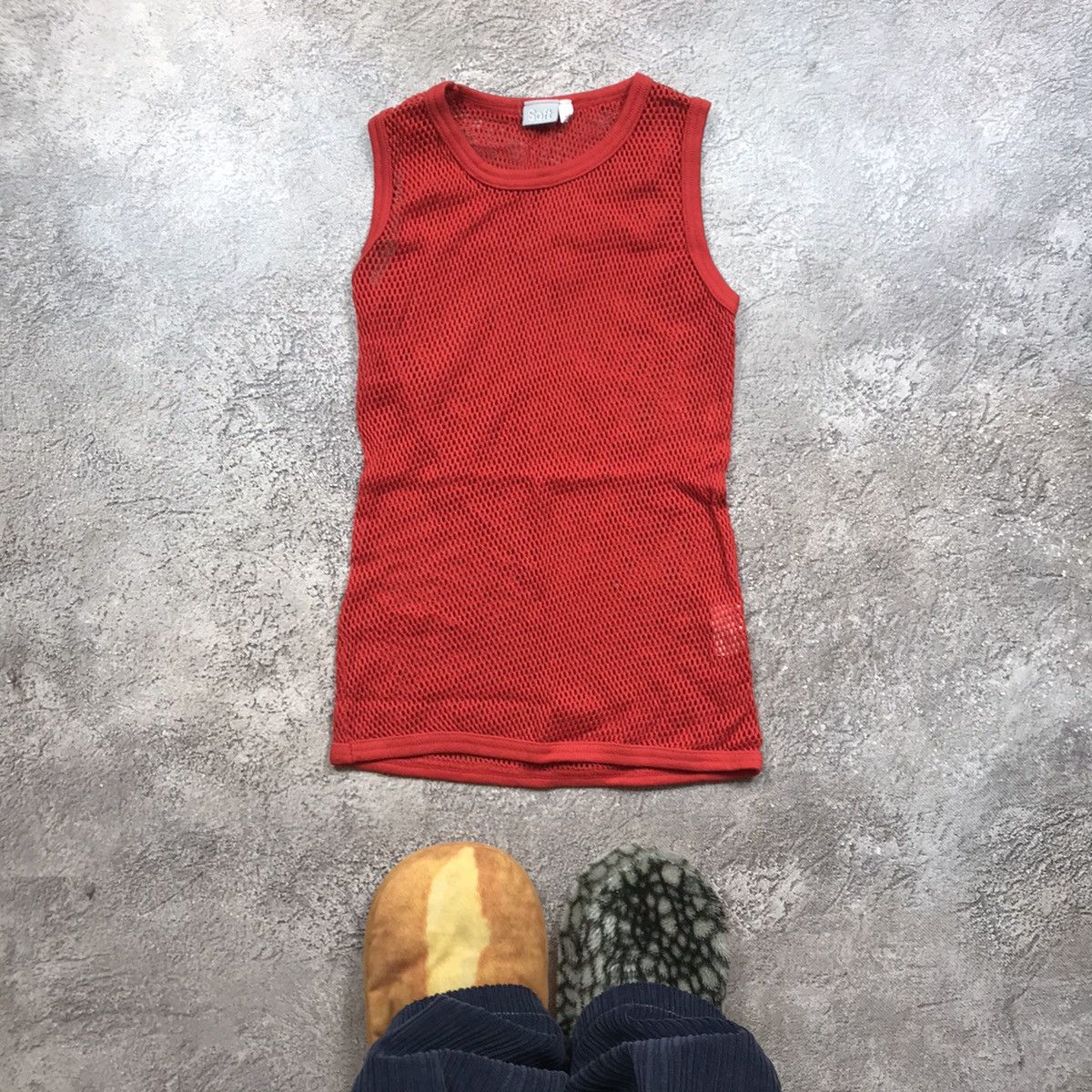 Vintage Vintage Y2K Red Mesh Tank Top Thrashed Grunge Logo Baggy XS Size XS / US 0-2 / IT 36-38 - 1 Thumbnail