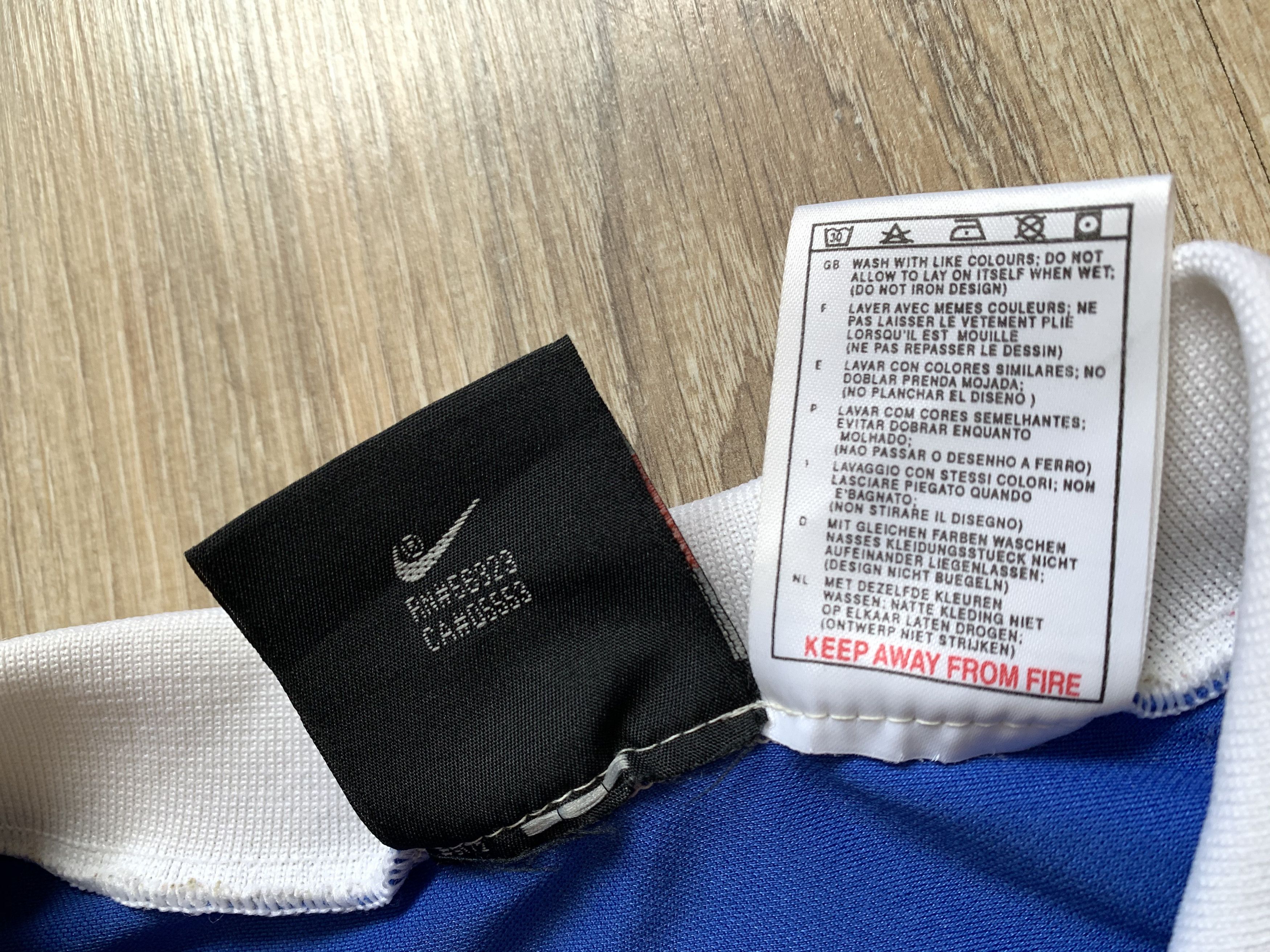 Nike × Vintage Vintage Nike Italy Home Football Shirt 1994-1996 Size US M / EU 48-50 / 2 - 8 Thumbnail