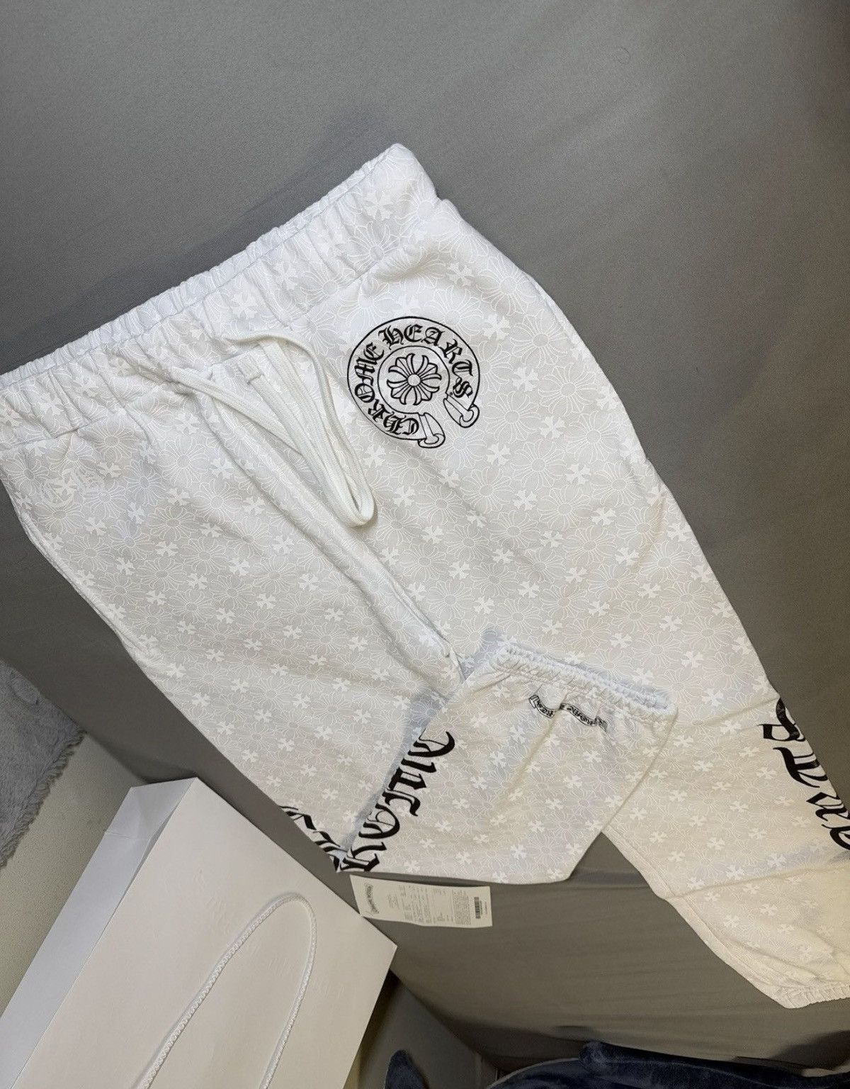 Chrome Hearts Chrome hearts white monogram sweats LARGE Size US 36 / EU 52 - 1 Thumbnail