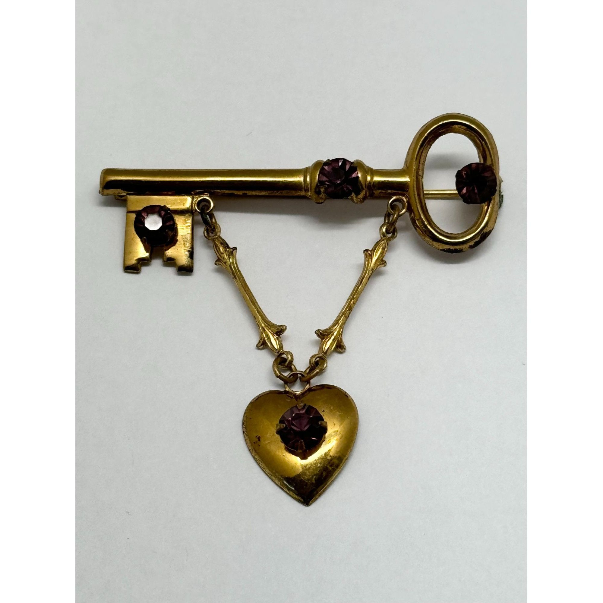 Vintage Vintage purple rhinestone heart & key brooch pin Size ONE SIZE - 1 Thumbnail