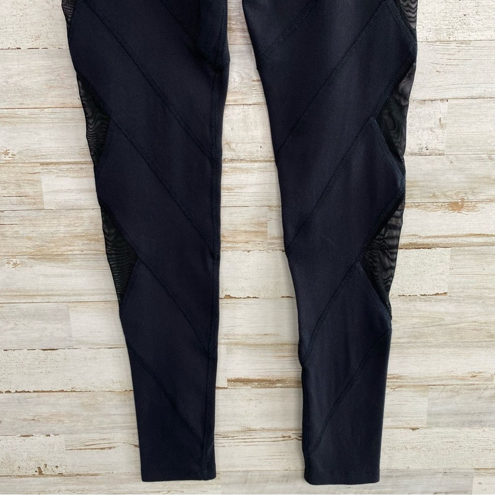 Beyond Yoga Beyond Yoga Limited Edition Diamond Mesh Leggings Black S Size 27" / US 4 / IT 40 - 5 Thumbnail