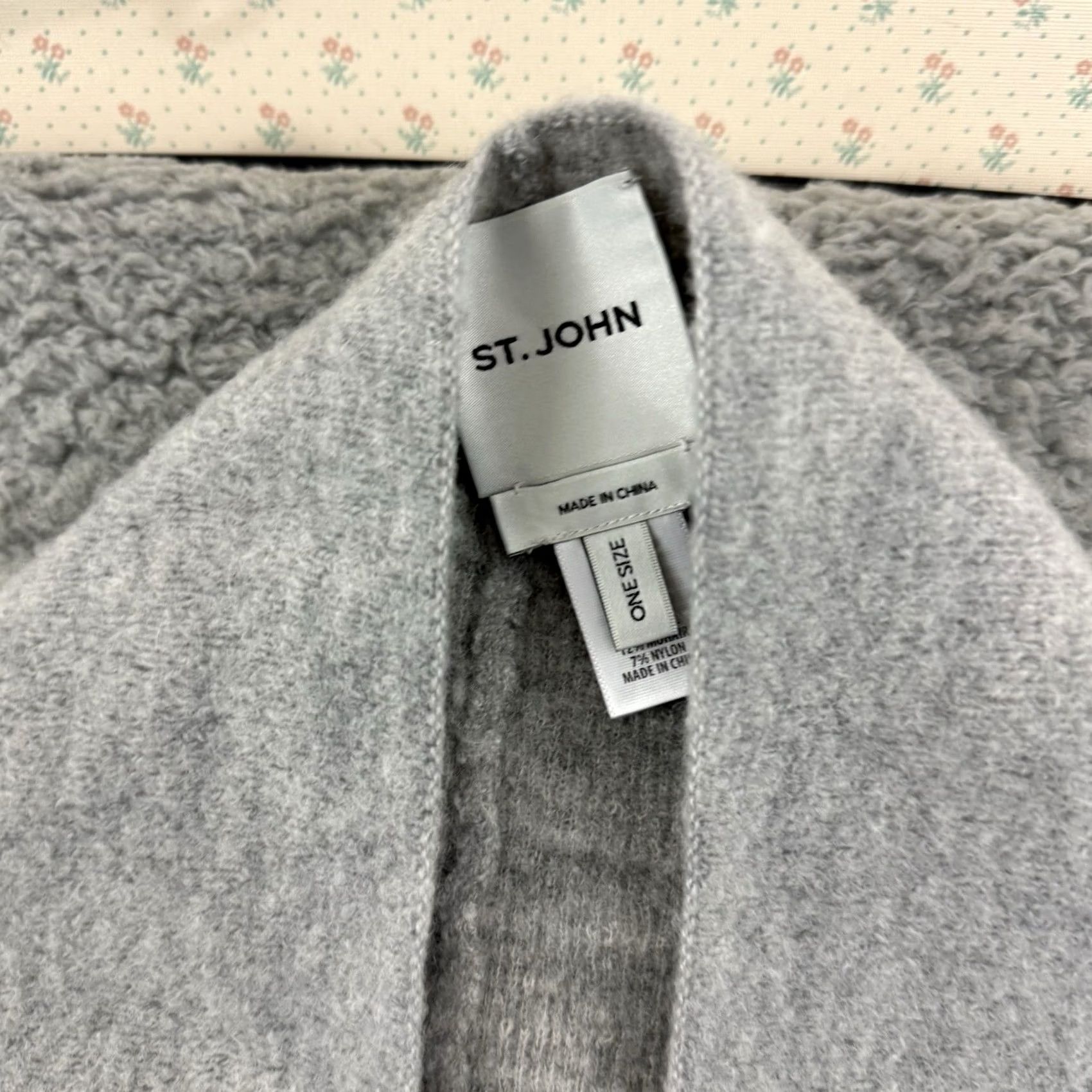 St. John VINTAGE ST. JOHN Collection Skirt Wrap Womens Small Gray 2 Piece Wool Mohair Shawl Knit Set Size 28" / US 6 / IT 42 - 6 Thumbnail