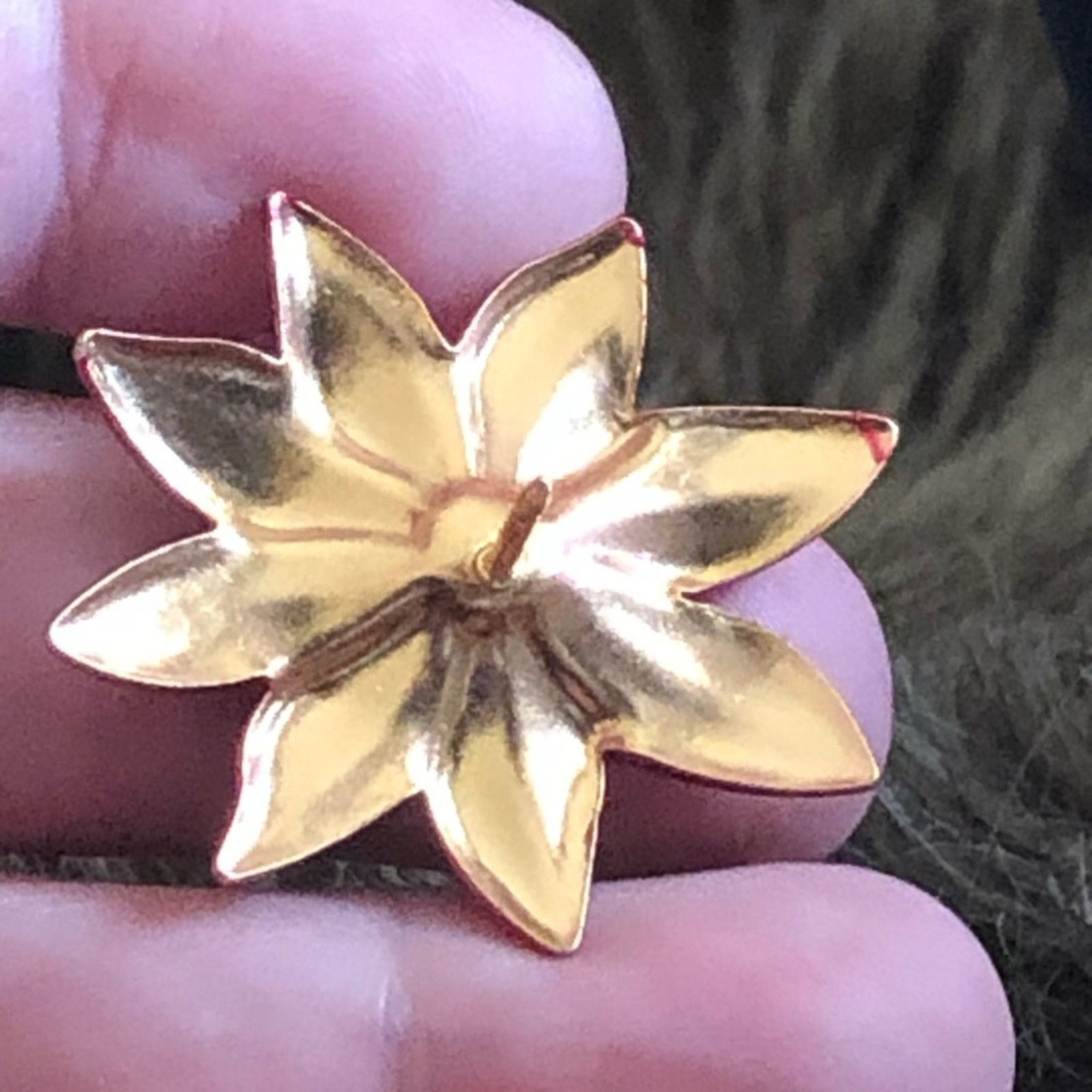 Vintage Vintage poinsettia painted metal Tac pin brooch Size ONE SIZE - 6 Thumbnail