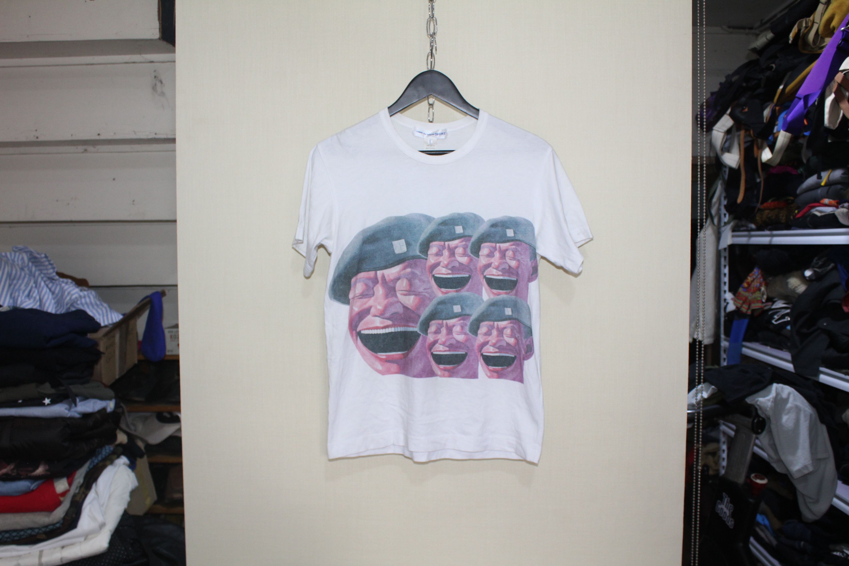 COMME des GARÇONS × ユエ・ミンジュン コラボ Tシャツ コム デ ギャルソン・シャツ×ユエ・ミンジュン - “笑顔”アートの