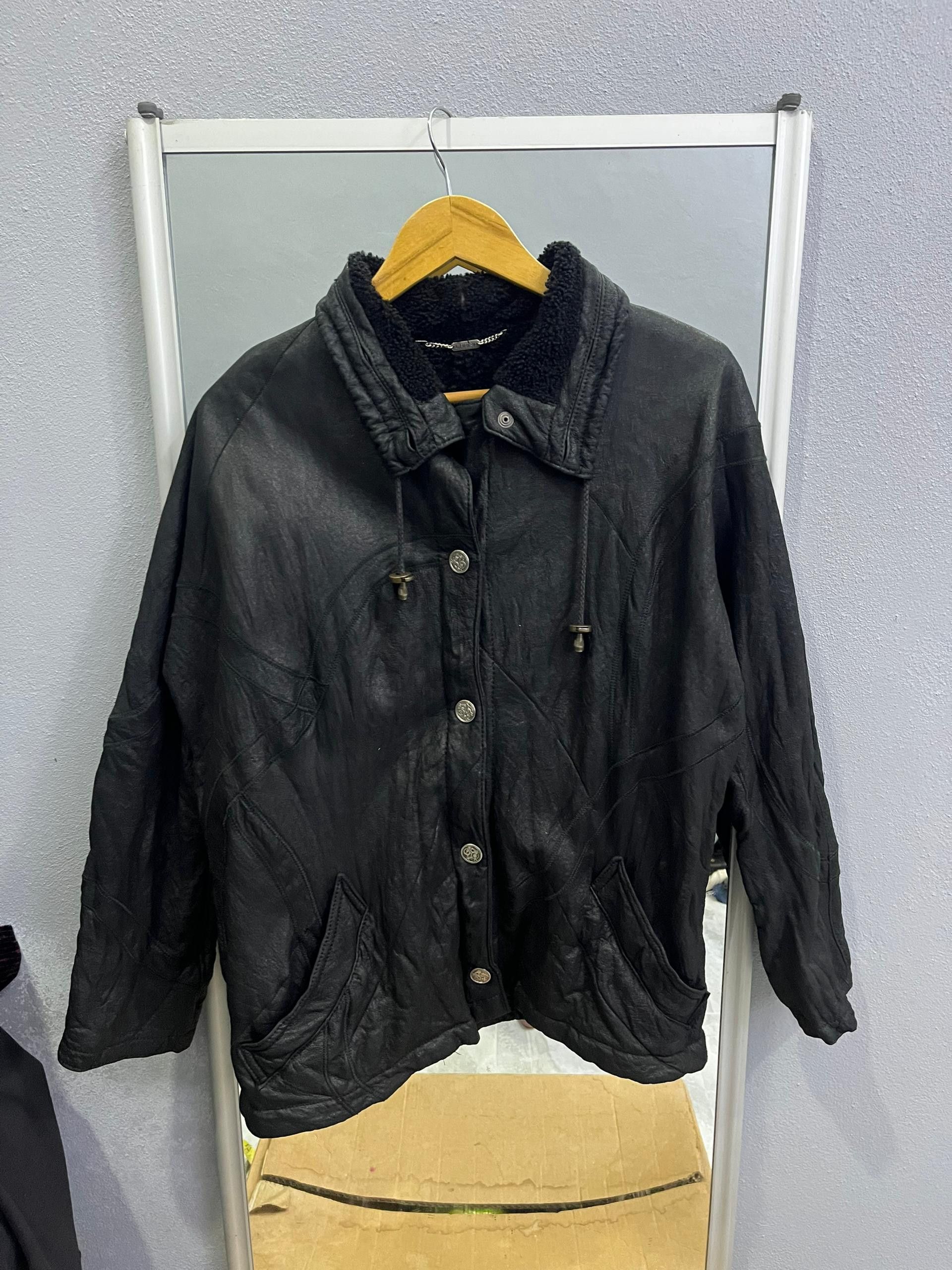 Vintage Vintage Black Leather Jacket Sherpa Lined 90s Boxy Fit Size US M / EU 48-50 / 2 - 1 Thumbnail
