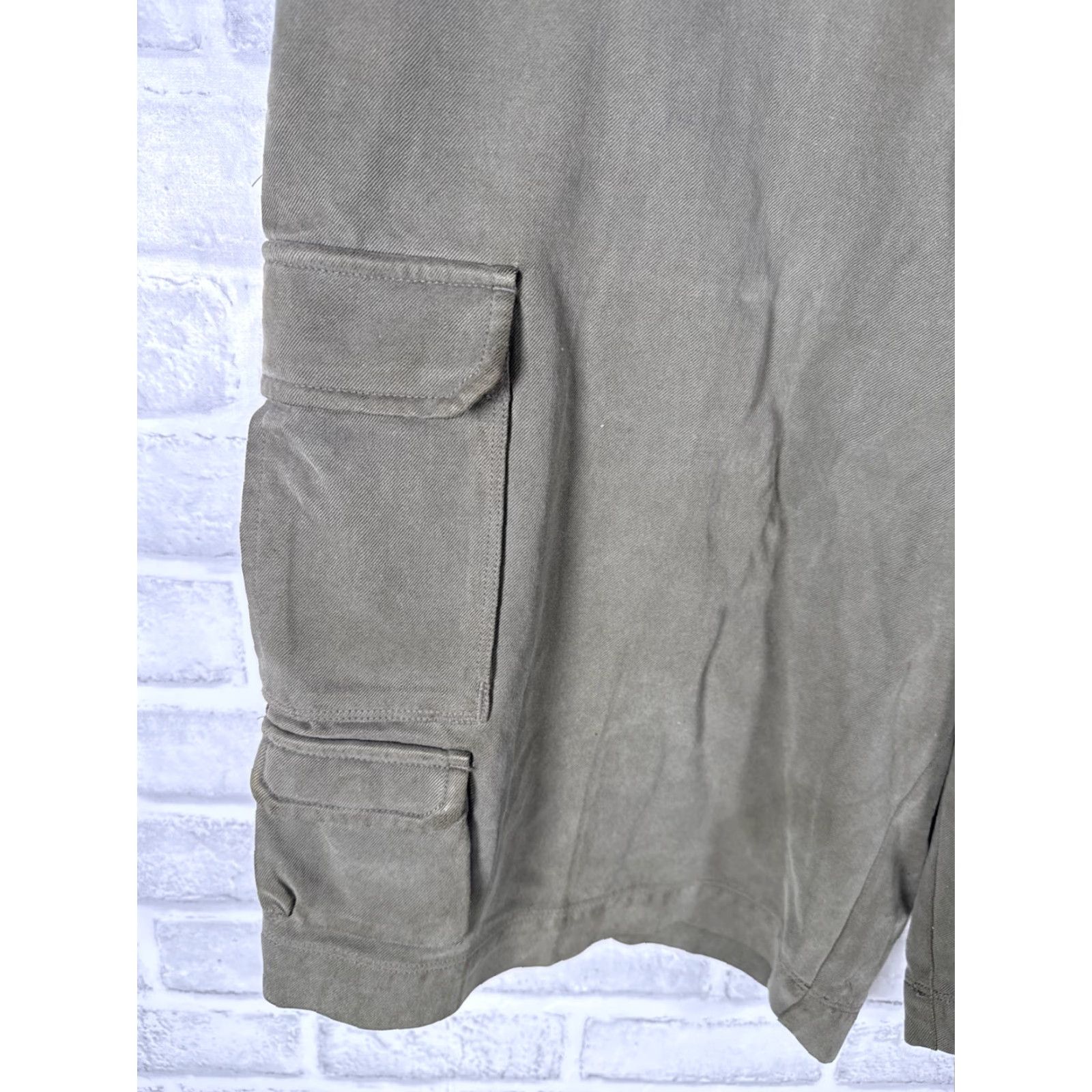 Tommy Bahama Tommy Bahama Cargo Shorts Green Silk Blend Mens 35 Casual Regular Low-Profile Silk Mens 35 Green Cargo Shorts Size US 35 - 3 Thumbnail