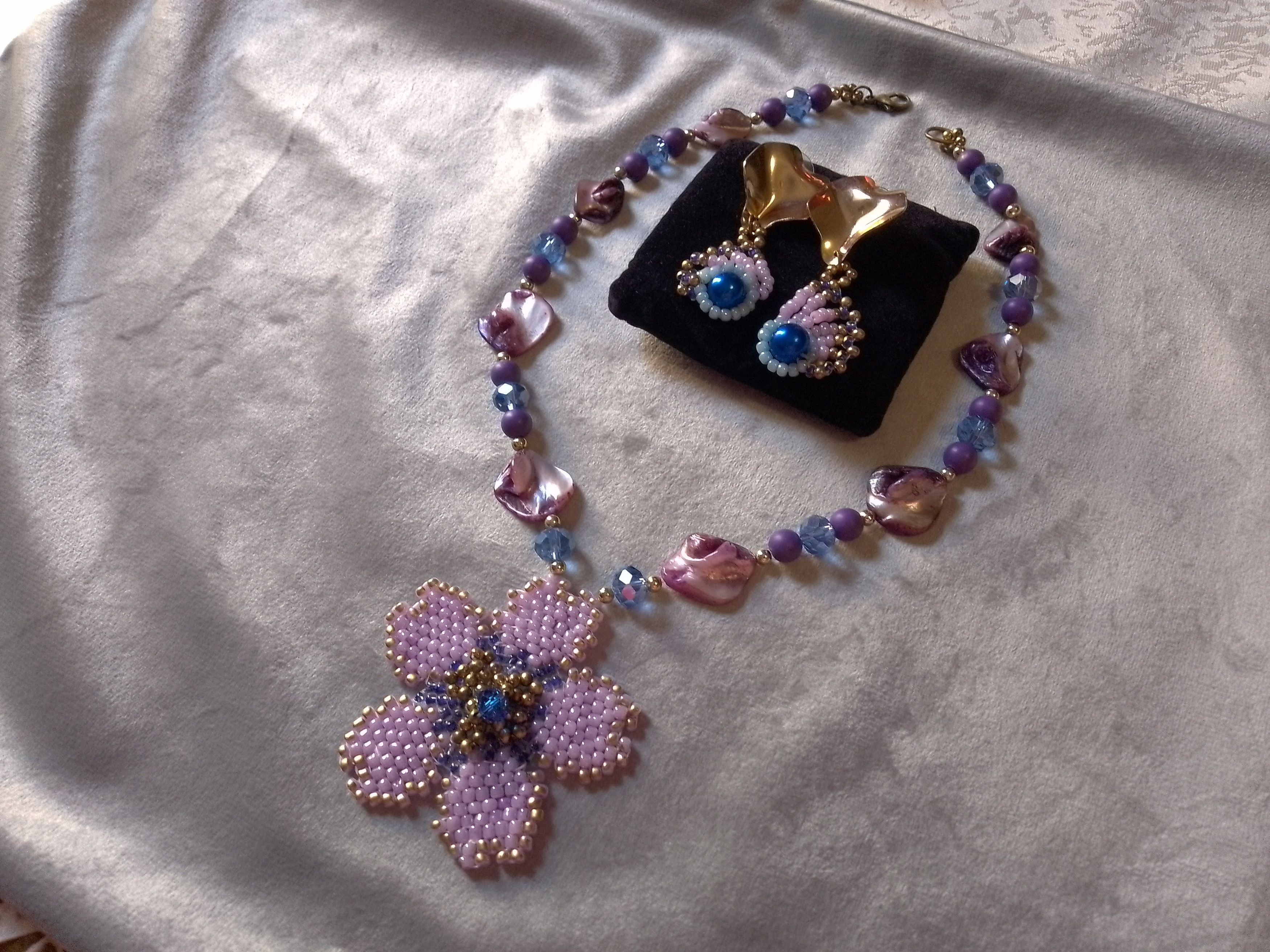 Handmade Necklace Flower Pendant Mother of Pearl Earrings Vintage Size ONE SIZE - 1 Thumbnail