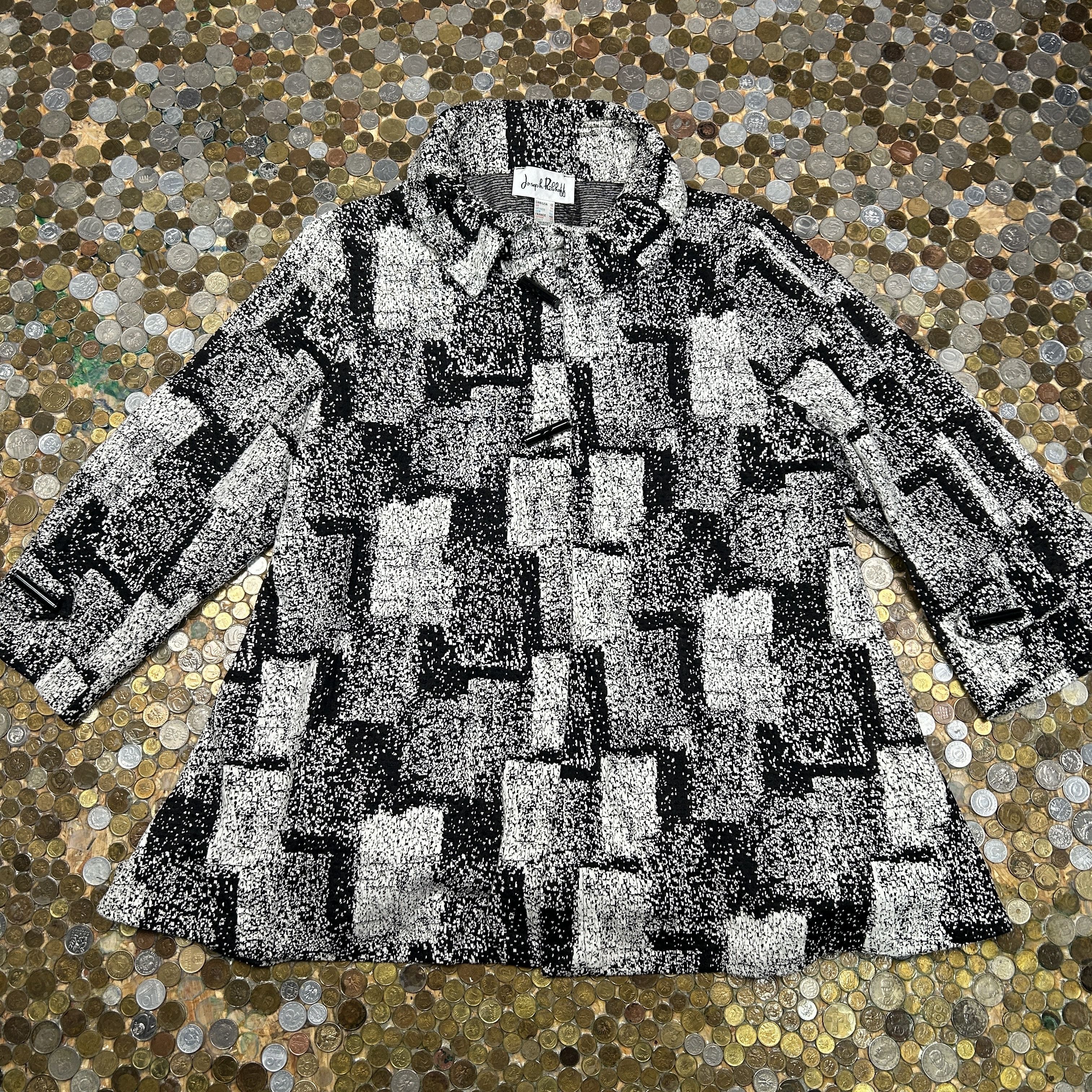 Joseph Ribkoff vintage woman long collar coat 90's vibe