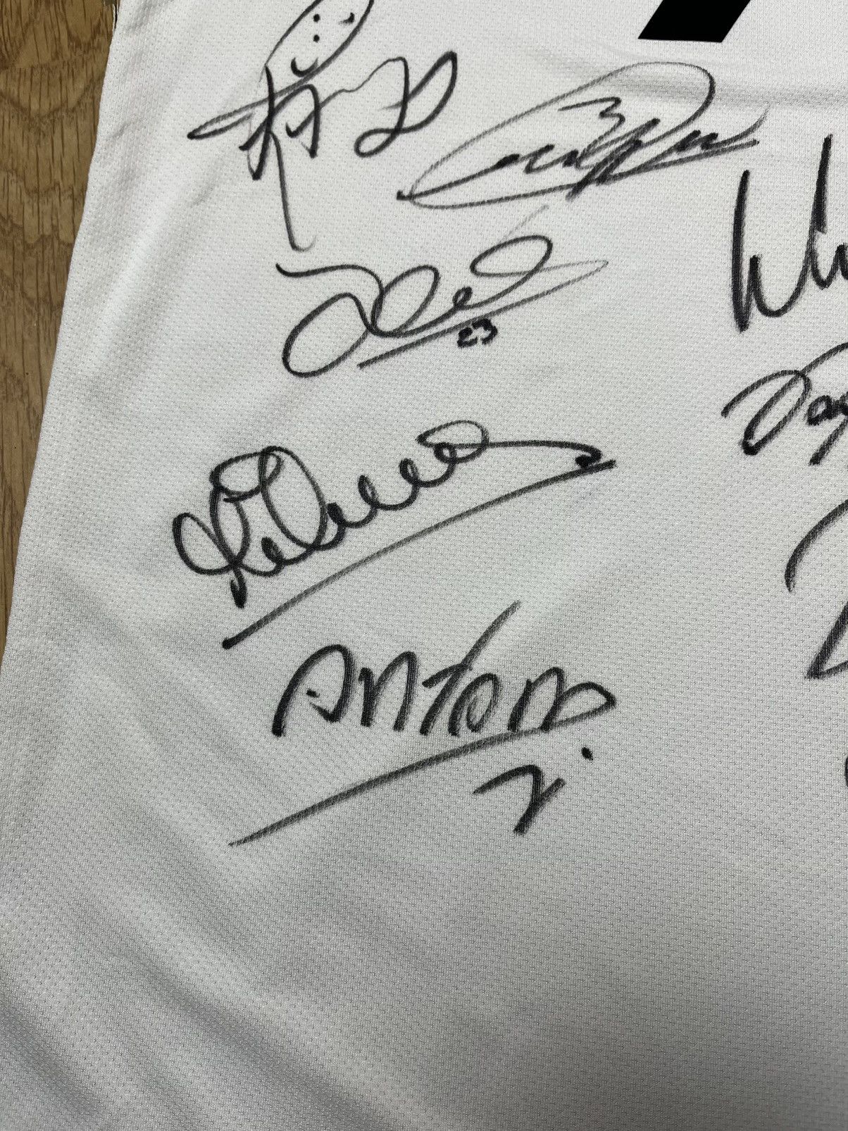 Nike 🧯CRAZY NIKE MANCHESTER UNITED VINTAGE 2010/11 SIGNED JERSEY Size US L / EU 52-54 / 3 - 8 Thumbnail