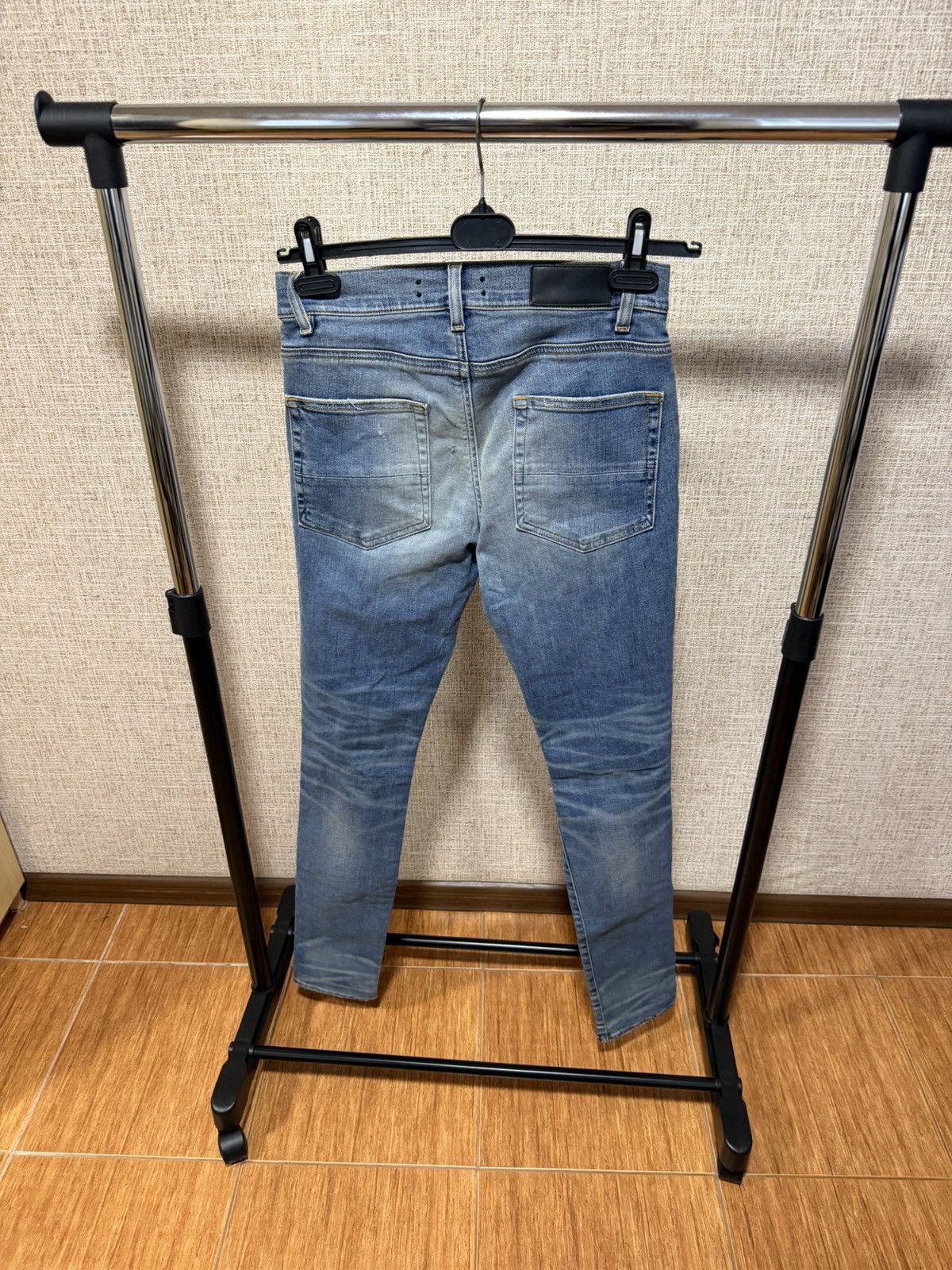 Amiri AMIRI DISTRESSED LIGHT BLUE SLIM JEANS Size US 30 / EU 46 - 2 Thumbnail