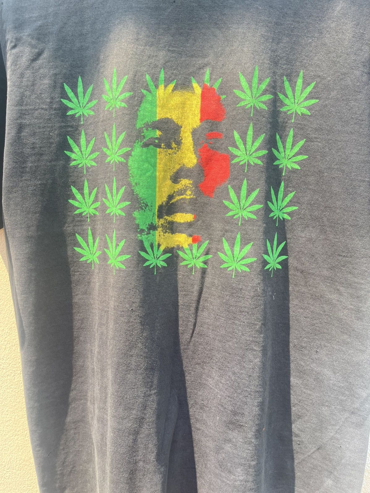 Vintage Thrashed Faded Bob Marley tee Size US L / EU 52-54 / 3 - 2 Thumbnail