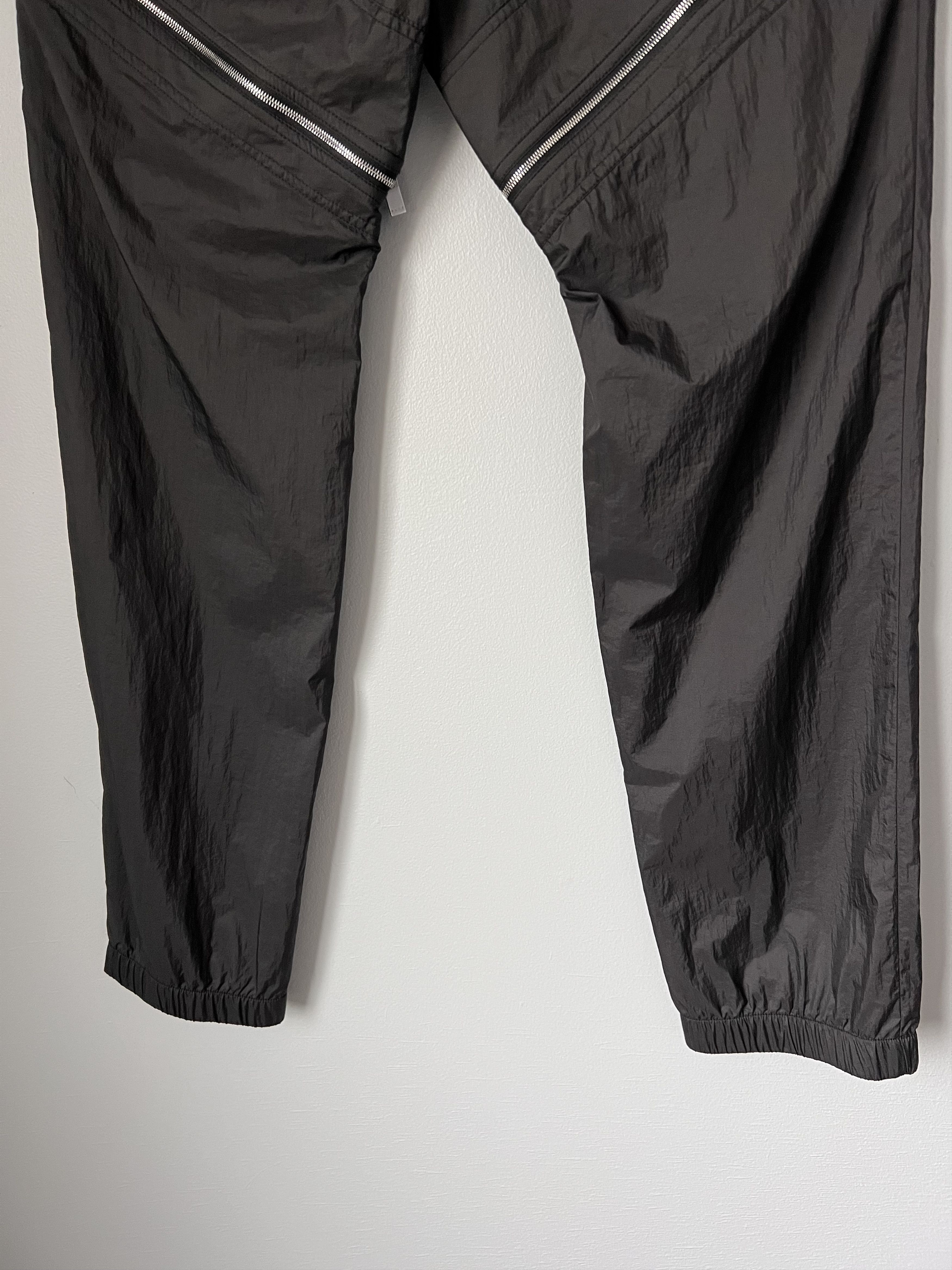 1017 ALYX 9SM 1017 Alyx 9SM Slanted Zip Cargo Track Pants in Black Size US 34 / EU 50 - 6 Thumbnail