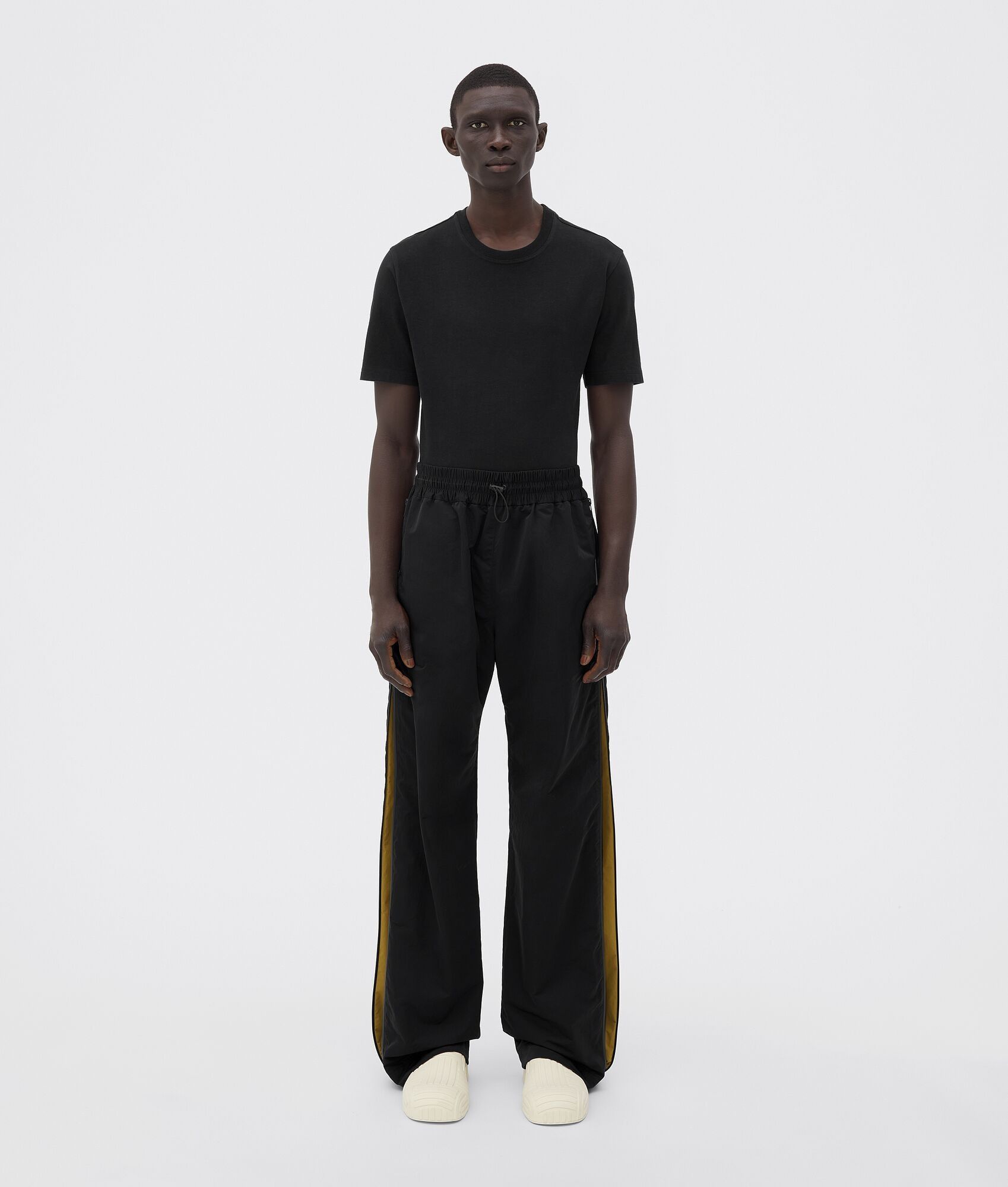 Bottega Veneta o1n1vont1224 Trousers in Black Size US 32 / EU 48 - 1 Thumbnail