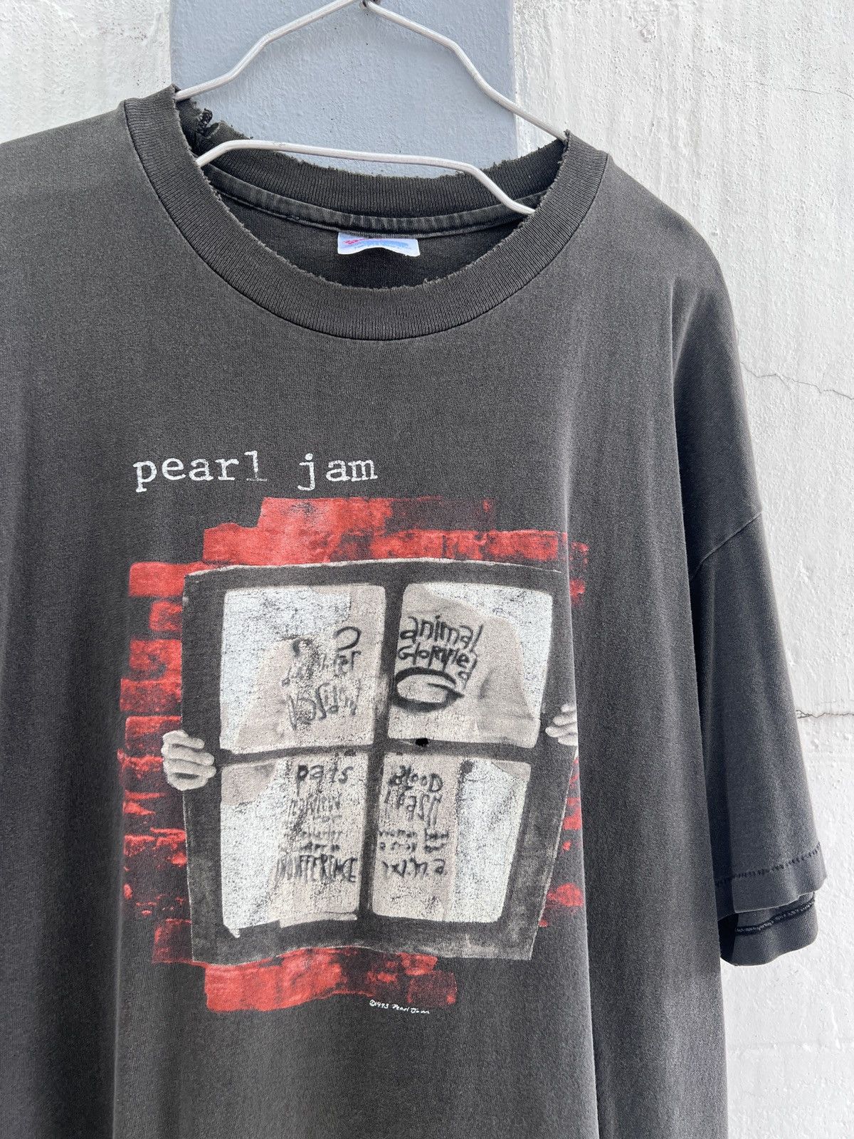 Band Tees Vintage 90s Pearl Jam Window Pain Tee XL Thrashed Sun Faded Size US XL / EU 56 / 4 - 1 Thumbnail