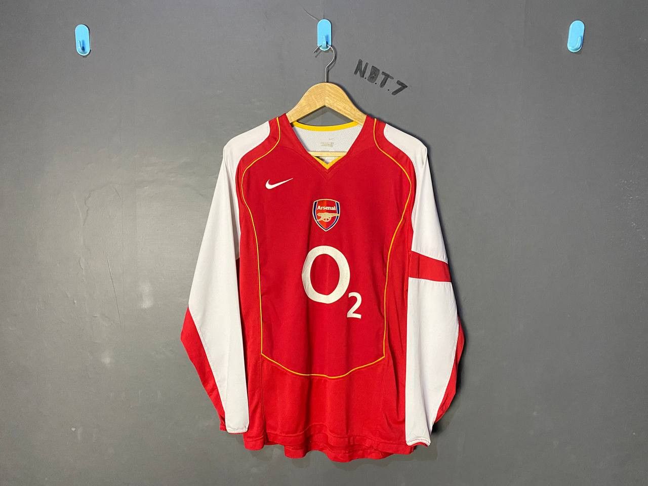 Nike Arsenal home 2004 Henry Size US M / EU 48-50 / 2 - 1 Thumbnail