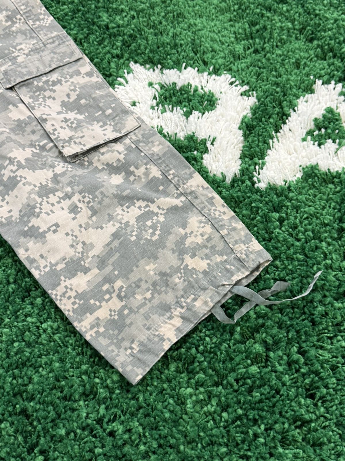 Vintage Vintage Digital Camo Cargo Pants Sz. Small x Long (28 x 34) Size US 28 / EU 44 - 7 Thumbnail