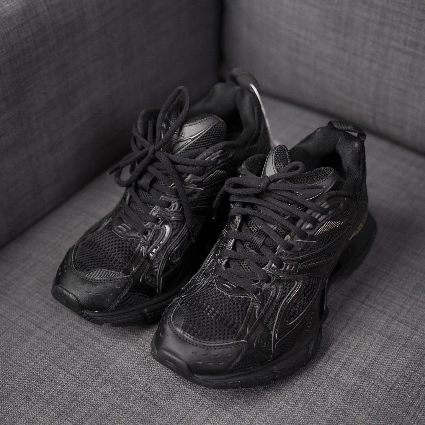 Balenciaga Balenciaga Black Lowtop Sneakers us_7 Women Size US 7 / IT 37 - 1 Thumbnail