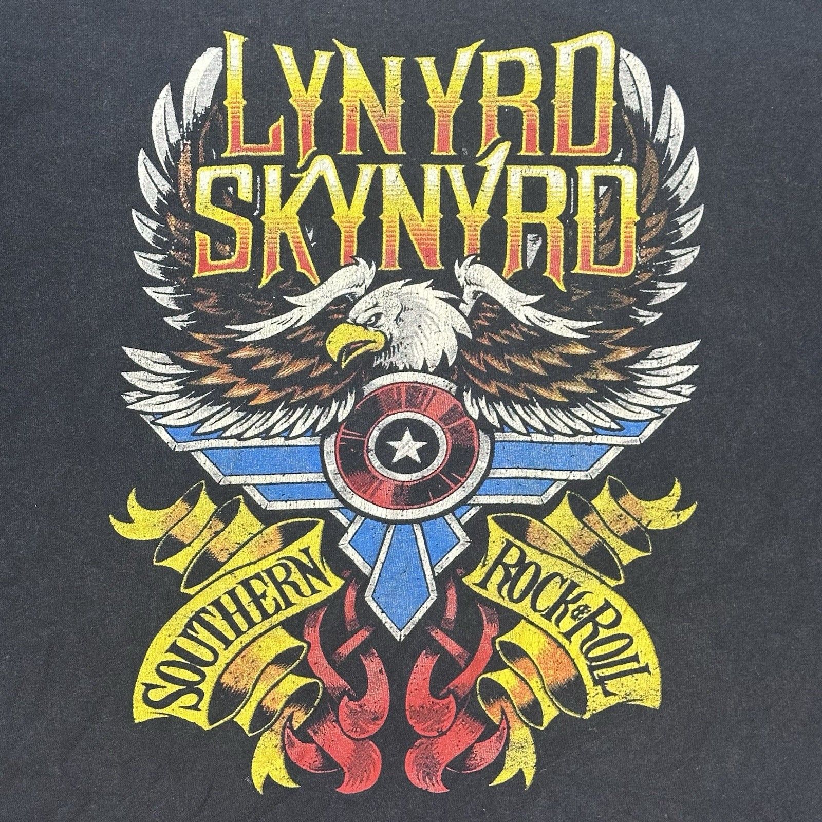 Band Tees Lynyrd Skynyrd Last of the Street Survivors Farewell Tour Size US L / EU 52-54 / 3 - 7 Thumbnail