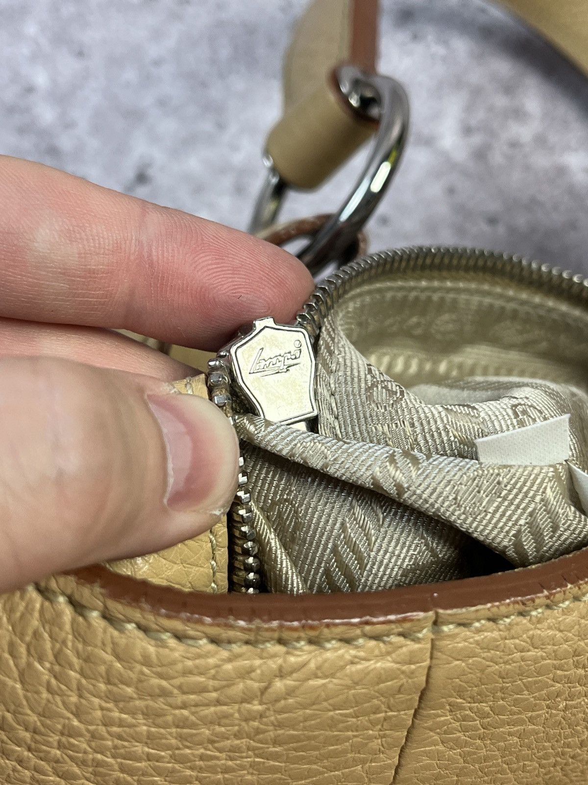 Prada 2000’s Prada Beige Vitello Daino Leather Hobo Shoulder Bag Size ONE SIZE - 7 Thumbnail