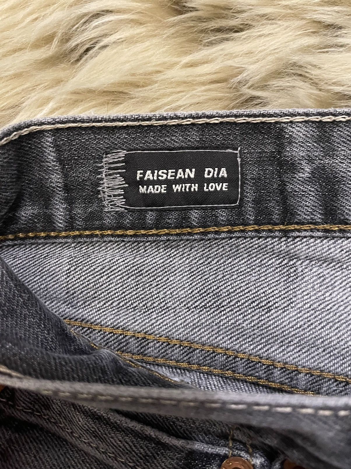 Handmade × Levi's distressed Levi’s 501 32/32 denim. Size US 32 / EU 48 - 7 Thumbnail