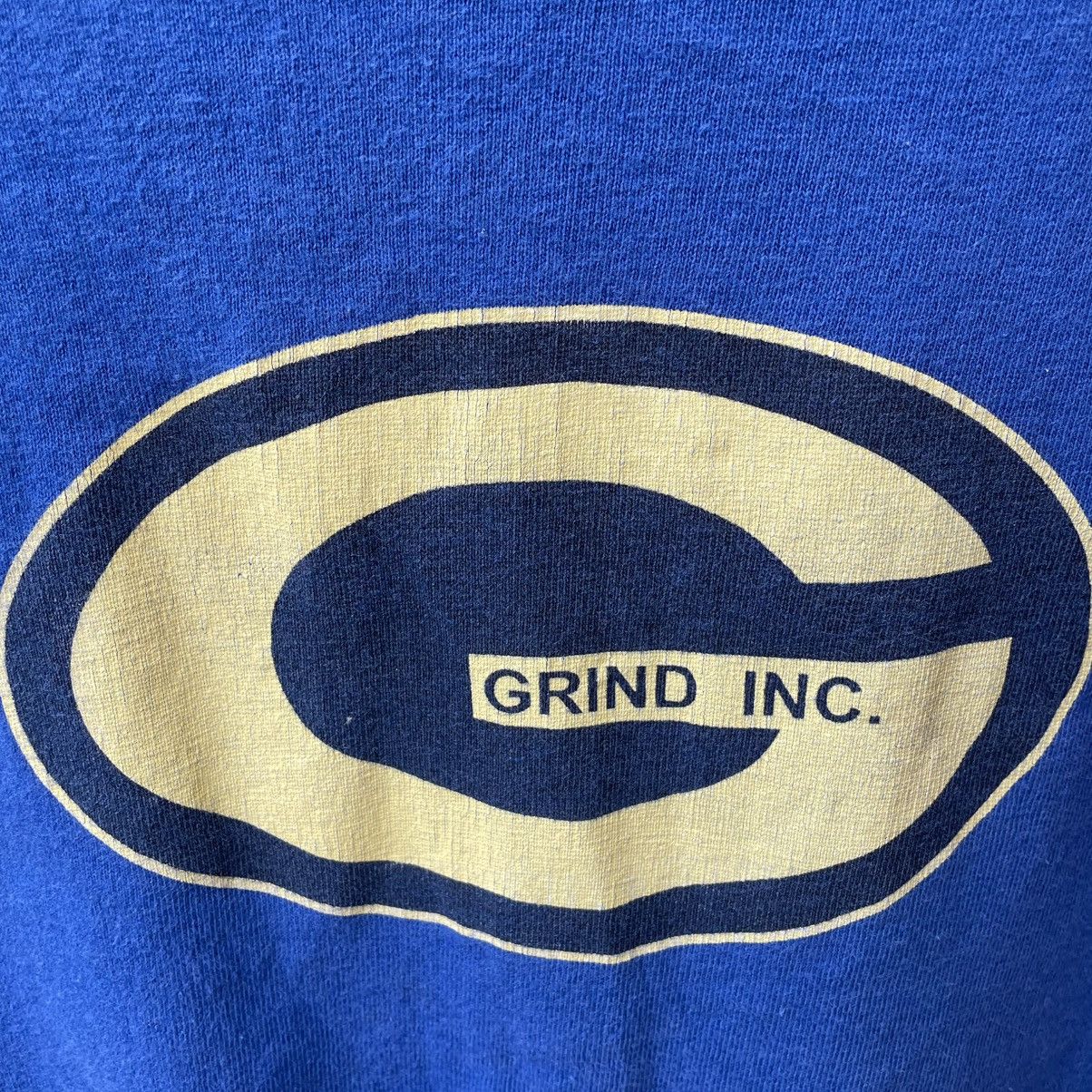Vintage × Welcome Skateboards 🔥Vintage 90s Grind Skateboard Big Logo Skate Tee Size US M / EU 48-50 / 2 - 5 Thumbnail