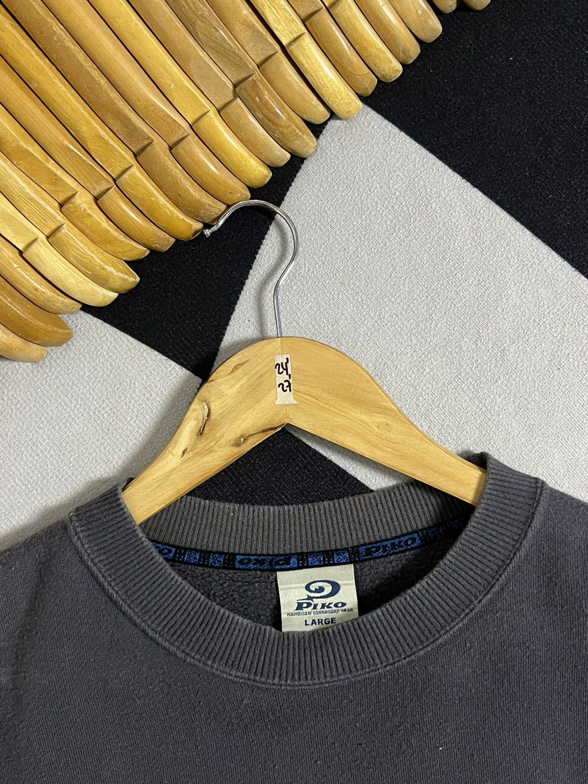 Other VINTAGE 90’s PIKO SURF BACKHIT CREWNECK SWEATSHIRT Size US L / EU 52-54 / 3 - 9 Thumbnail