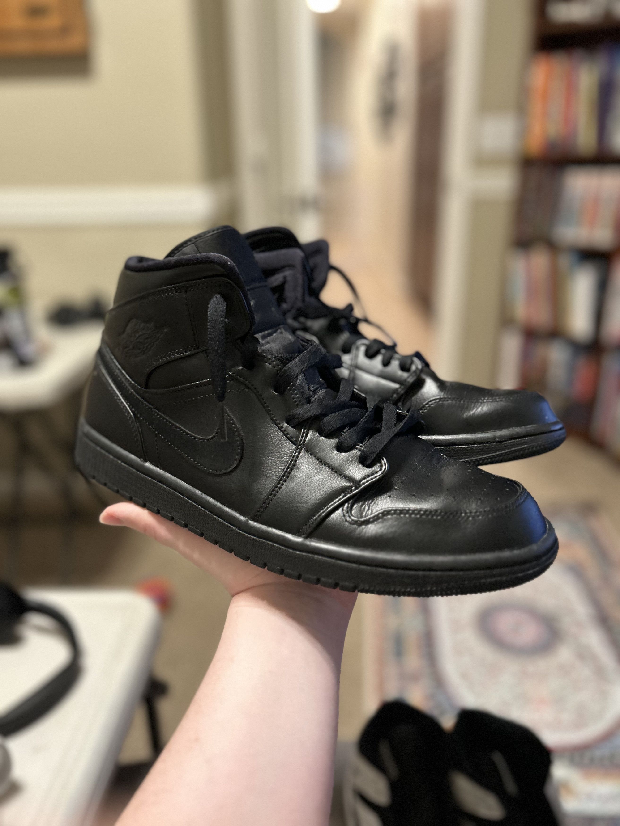 Nike Black Jordan 1 Size US 11 / EU 44 - 2 Thumbnail
