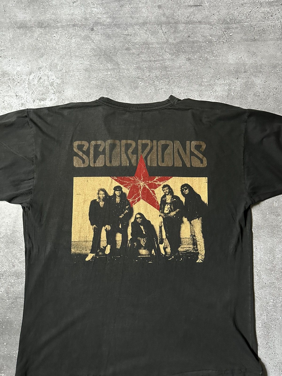 Band Tees × Vintage Vintage 90s Scorpions Rock Band T-Shirt Size US L / EU 52-54 / 3 - 6 Thumbnail