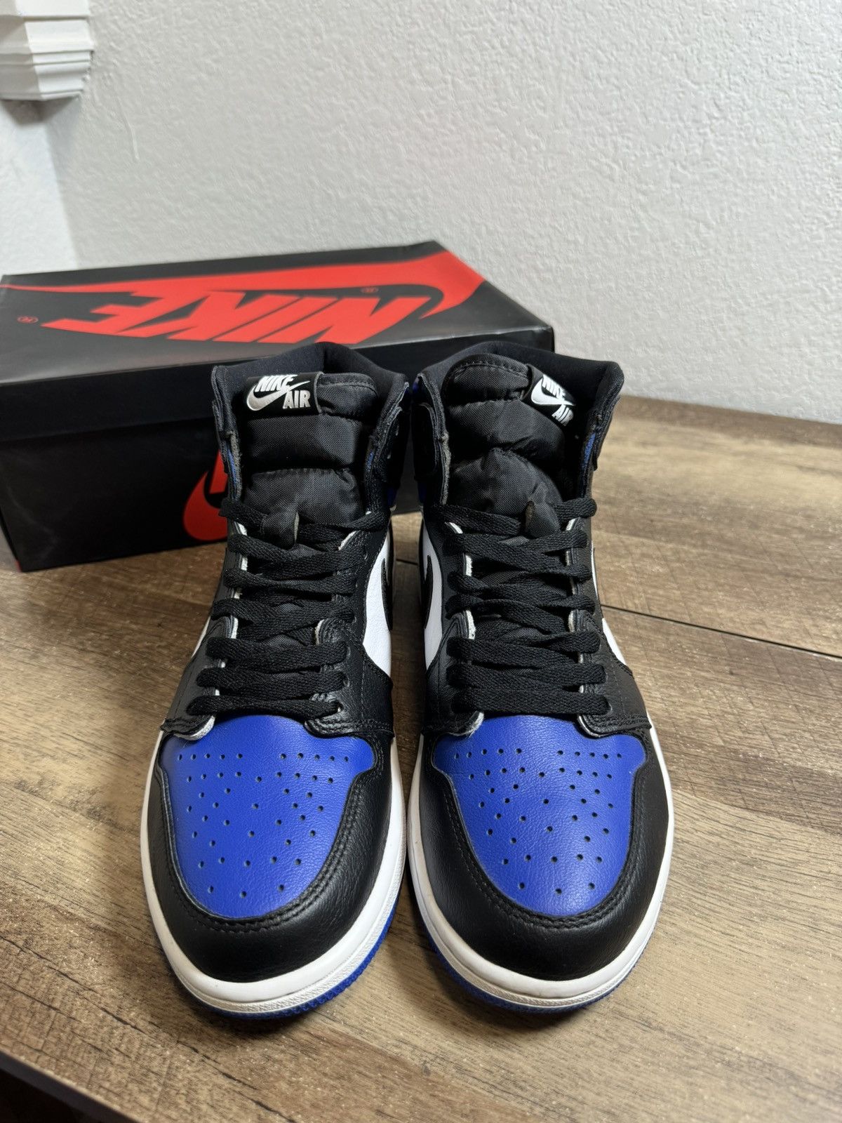 Jordan Brand Nike Air Jordan Retro 1 High OG Royal Toe 2020 Size 10 shoes Size US 10 / EU 43 - 3 Thumbnail