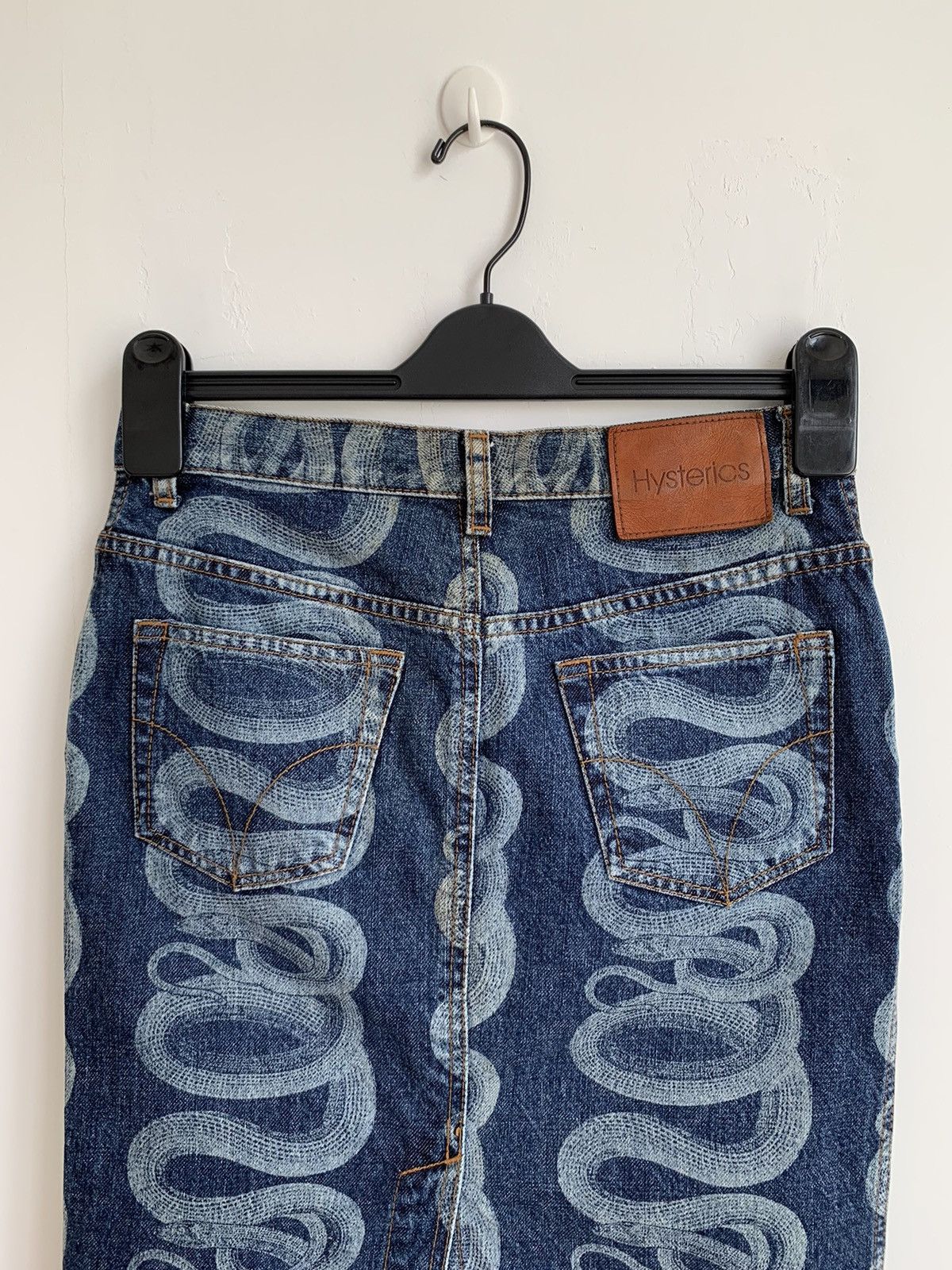 Hysteric Glamour 2000s Hysteric Glamour Snake Denim Skirt y2k Size 28" / US 6 / IT 42 - 7 Thumbnail