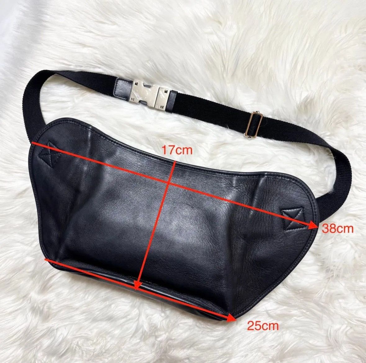 Valentino Valentino Studded Zip Giant V Logo Leather Sling Body Bag Size ONE SIZE - 12 Thumbnail
