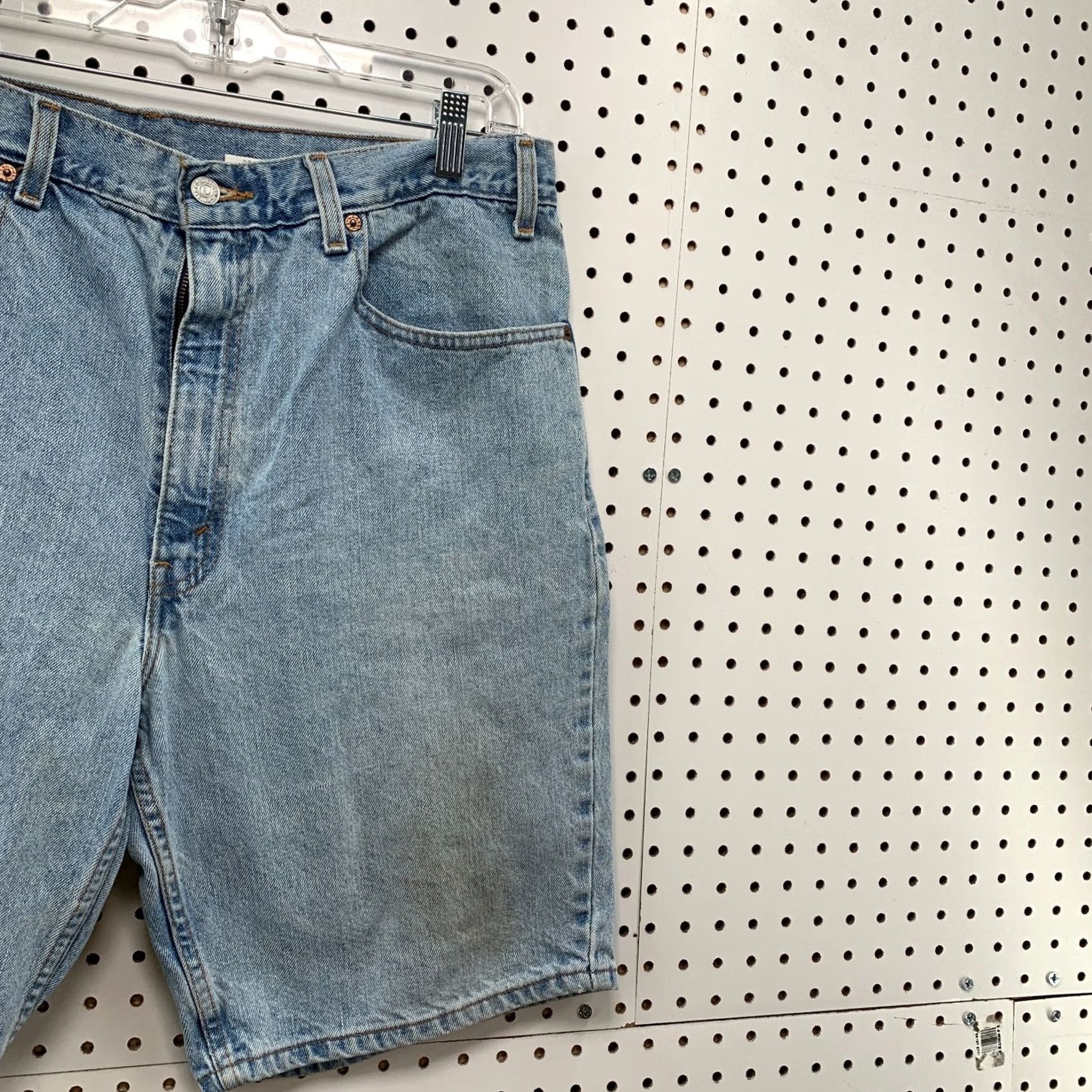 Levi's VINTAGE Levi's 505 Denim Shorts Mens Size 38 Light Wash Blue Bermuda 9 in Inseam 5-Pocket Design Modern Fit Mens Size US 38 / EU 54 - 4 Thumbnail