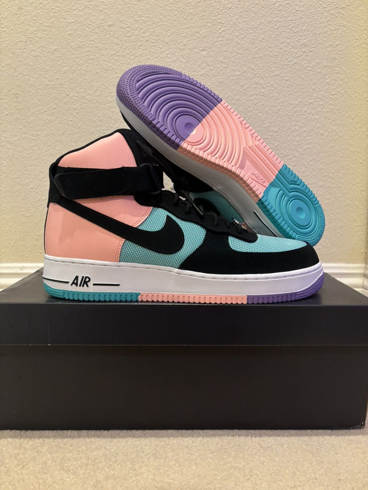image of Nike Air Force 1 High ‘07 Lv8 Hyper Jade Shoes in Black, Men's (Size 12)