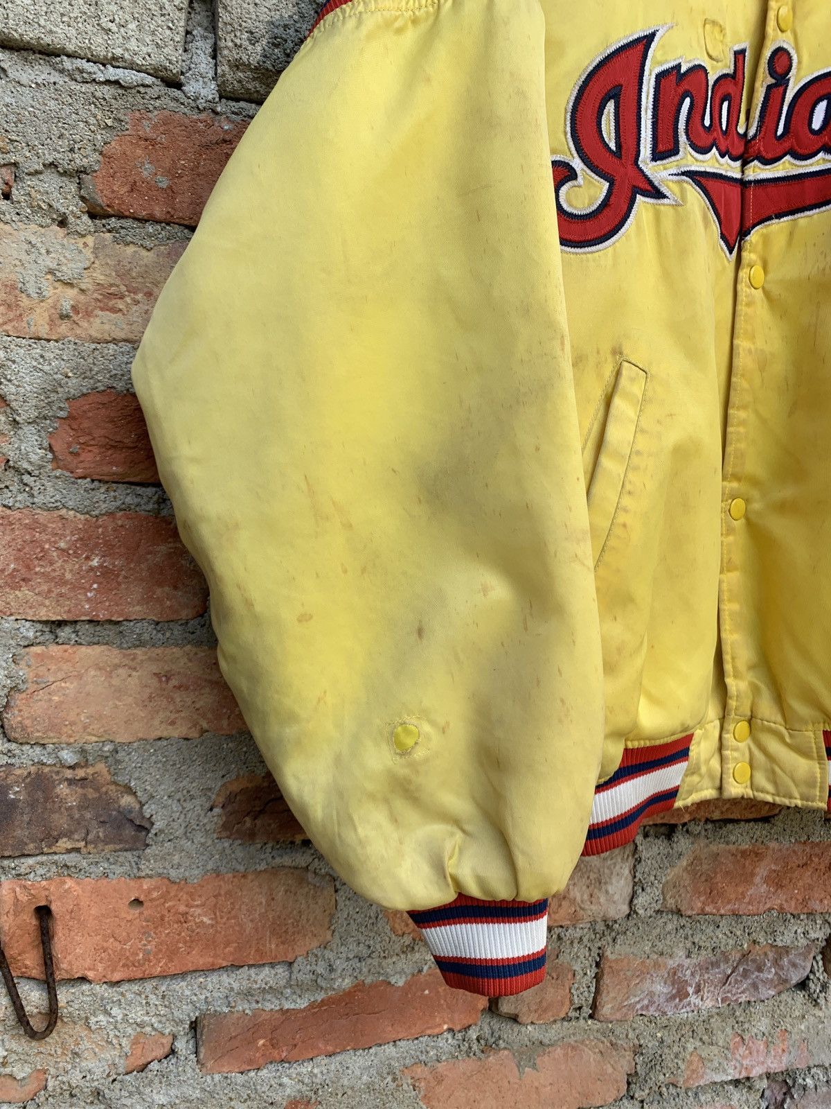 MLB RARE🔥🔥Vtg Starter MLB Indians Big Logo Bomber Jacket Size US XL / EU 56 / 4 - 5 Thumbnail