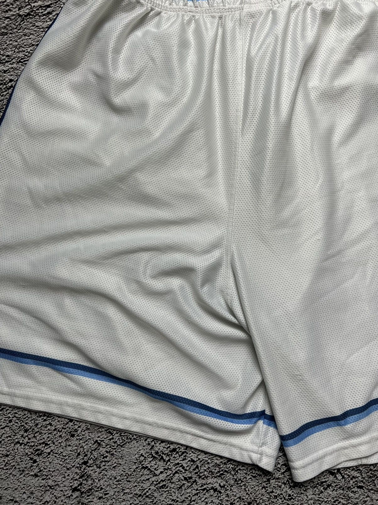 Nike VTG 90’s North Carolina Tar Heels NCAA Jersey & shorts nike Size US XL / EU 56 / 4 - 14 Thumbnail
