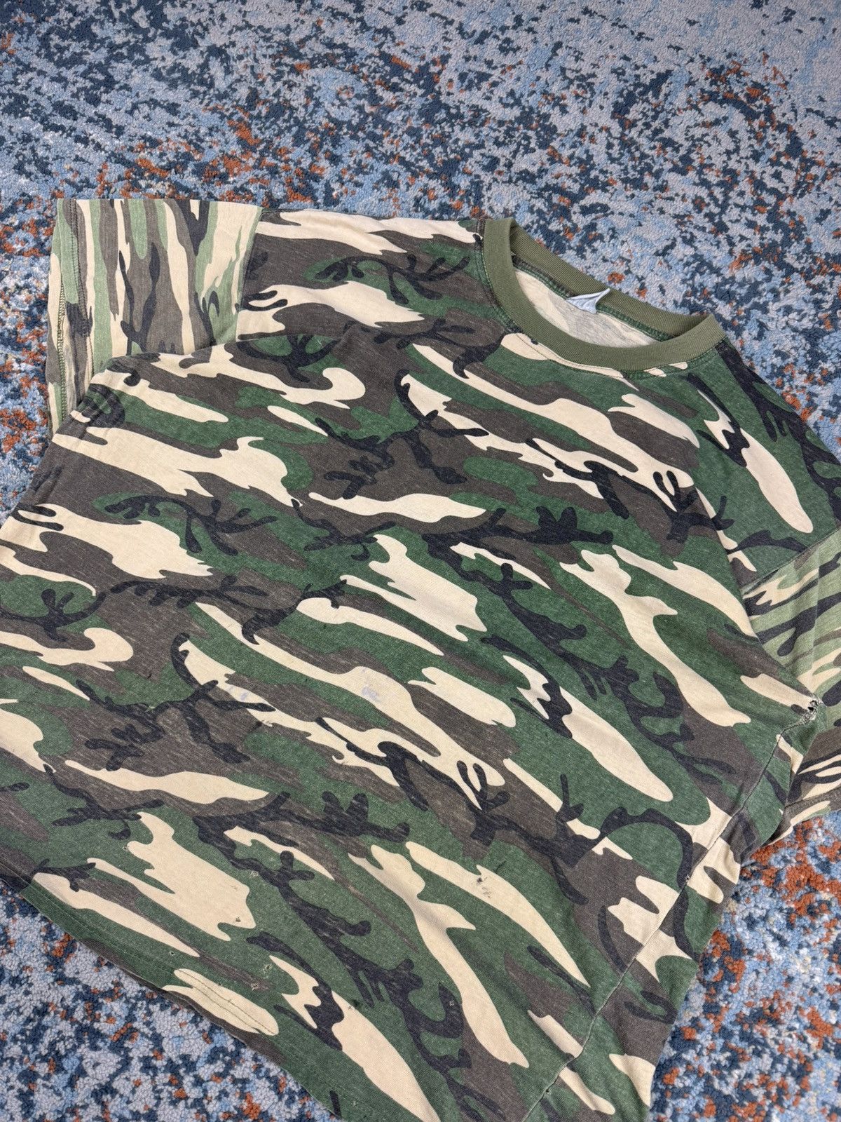 Vintage Vintage 90s camo army military distressed boxy tee kanye Size US L / EU 52-54 / 3 - 4 Thumbnail