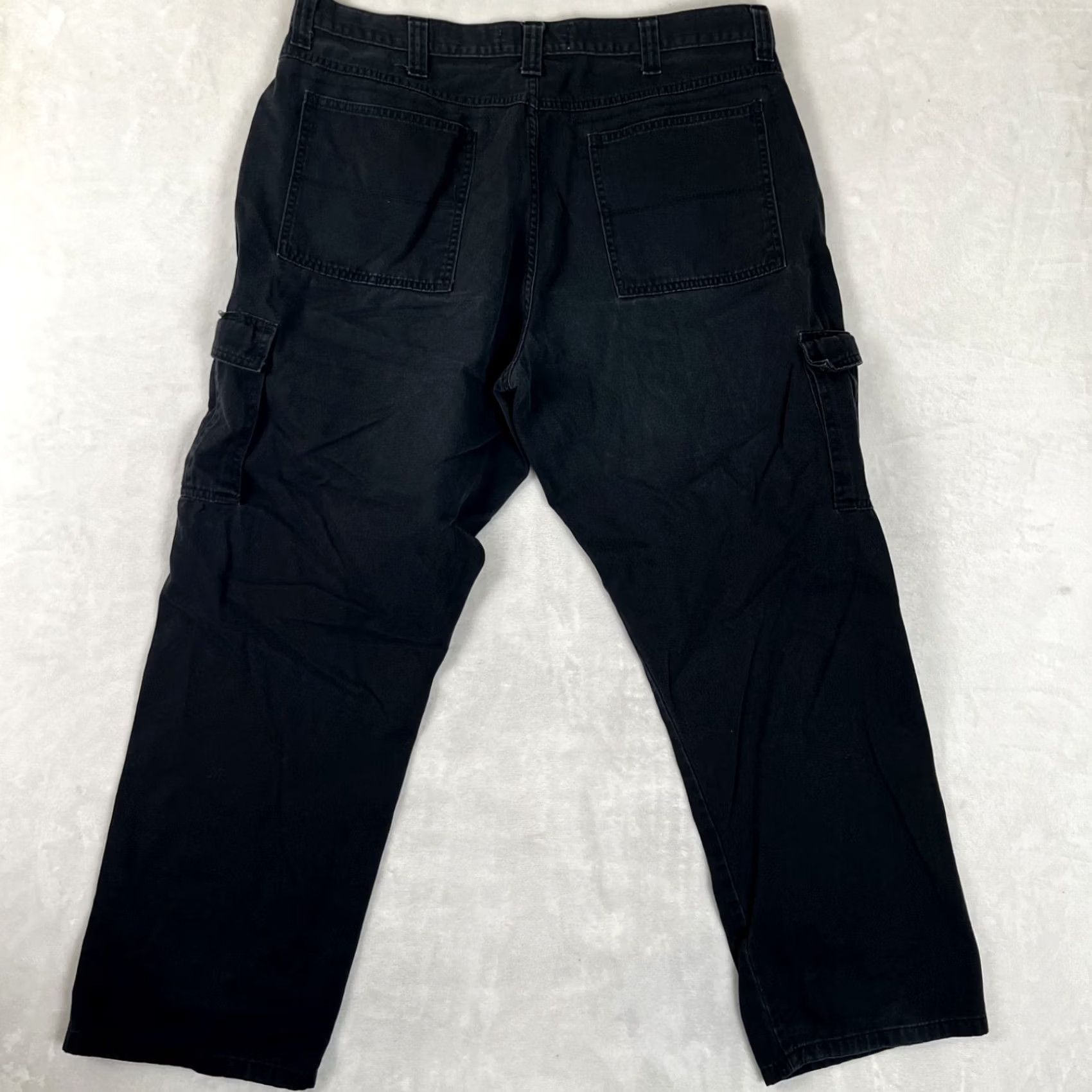 Wrangler Wrangler Pants Mens Size 34 Inseam 32 Black Relaxed Fit Cargo Utility Work Pants Mens Relaxed 34x32 Black Wrangler Cargo 5-Pocket Solid Cotton Denim? Size US 34 / EU 50 - 6 Thumbnail