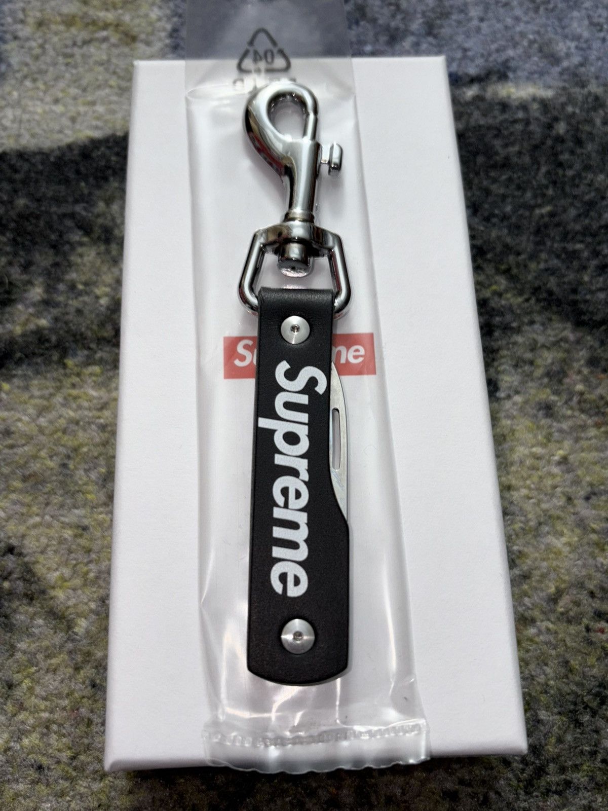 小物 Supreme Leather Key Loop Black Supreme Leather Key Loop (SS21) - $28
