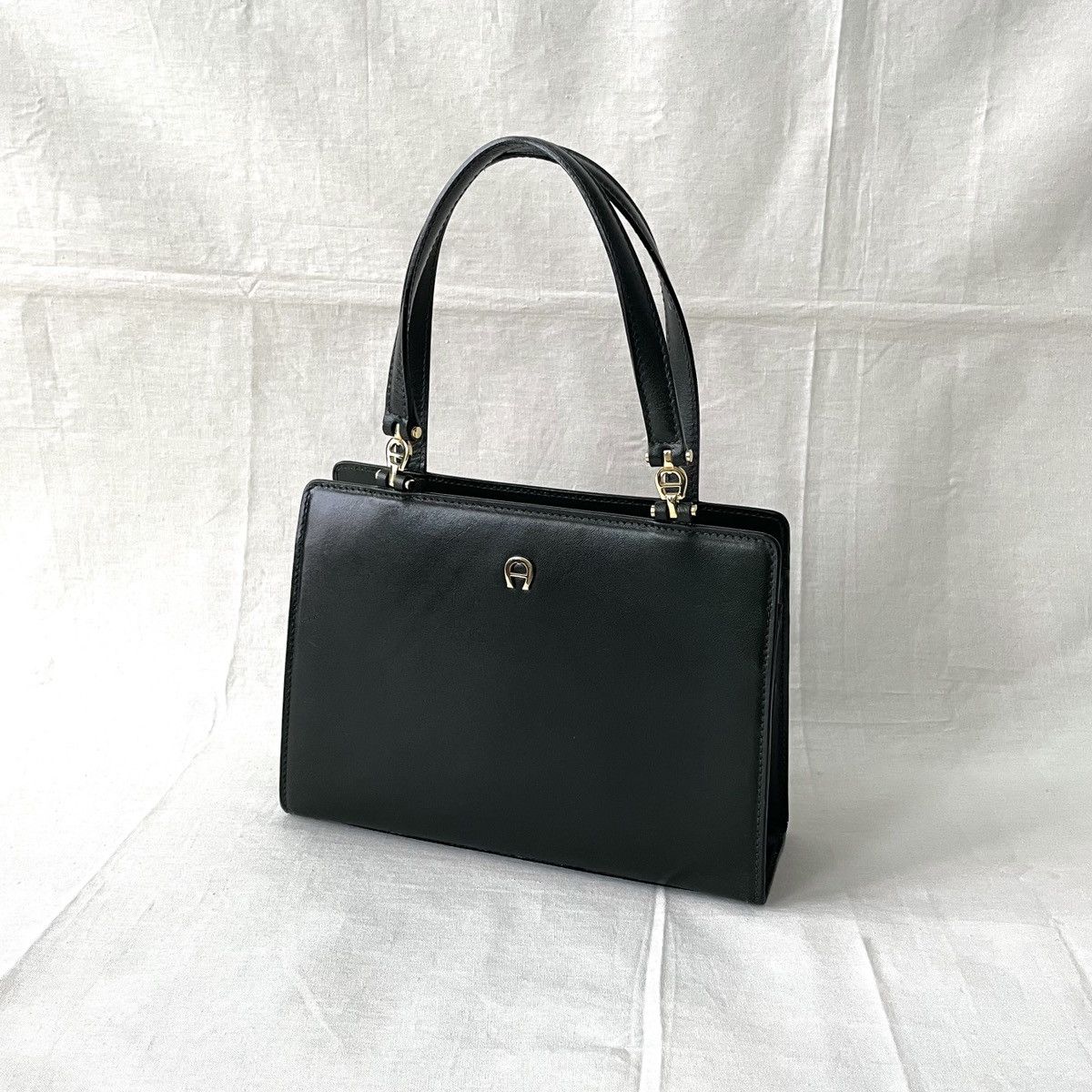 Etienne Aigner Vintage Aigner Black Leather Small Handbag Size ONE SIZE - 1 Thumbnail