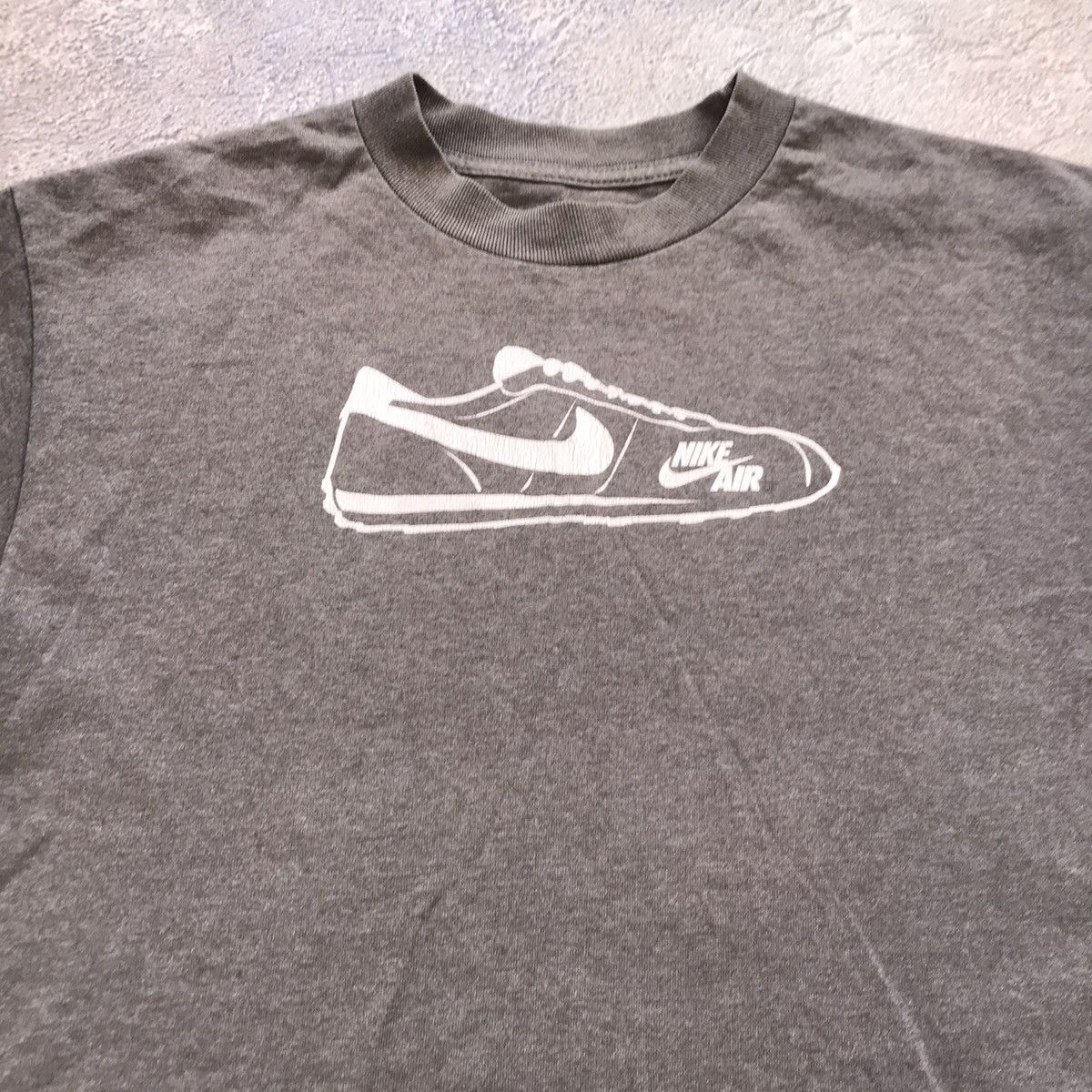 Vintage Vintage Nike Swoosh Graphic Tee Streetwear Y2K Skate Faded M Size US M / EU 48-50 / 2 - 3 Thumbnail