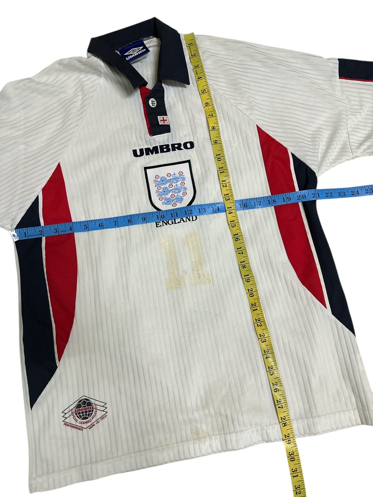 Vintage Vintage Umbro England Football Jersey. Size US XL / EU 56 / 4 - 2 Thumbnail
